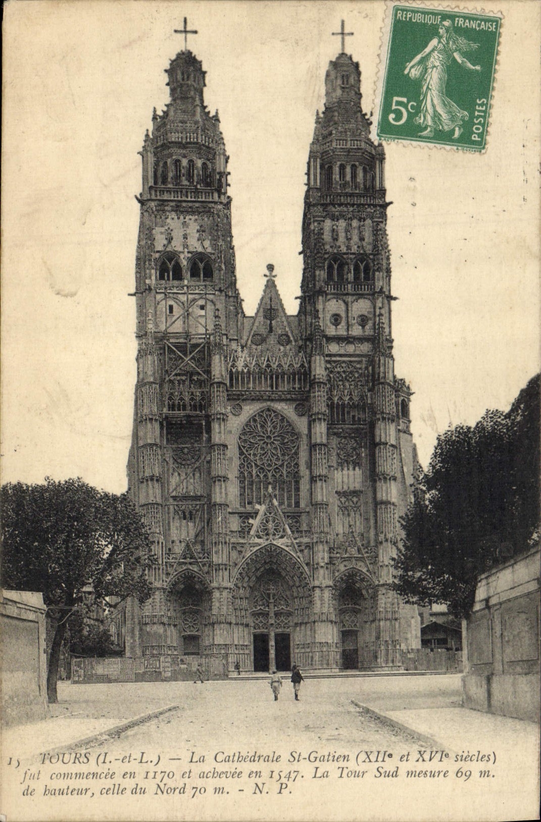 CPA Tours I et L la Cathedrale St Gatien XIi et XVI sieclefut commencee en 1170 et achevee en 1547