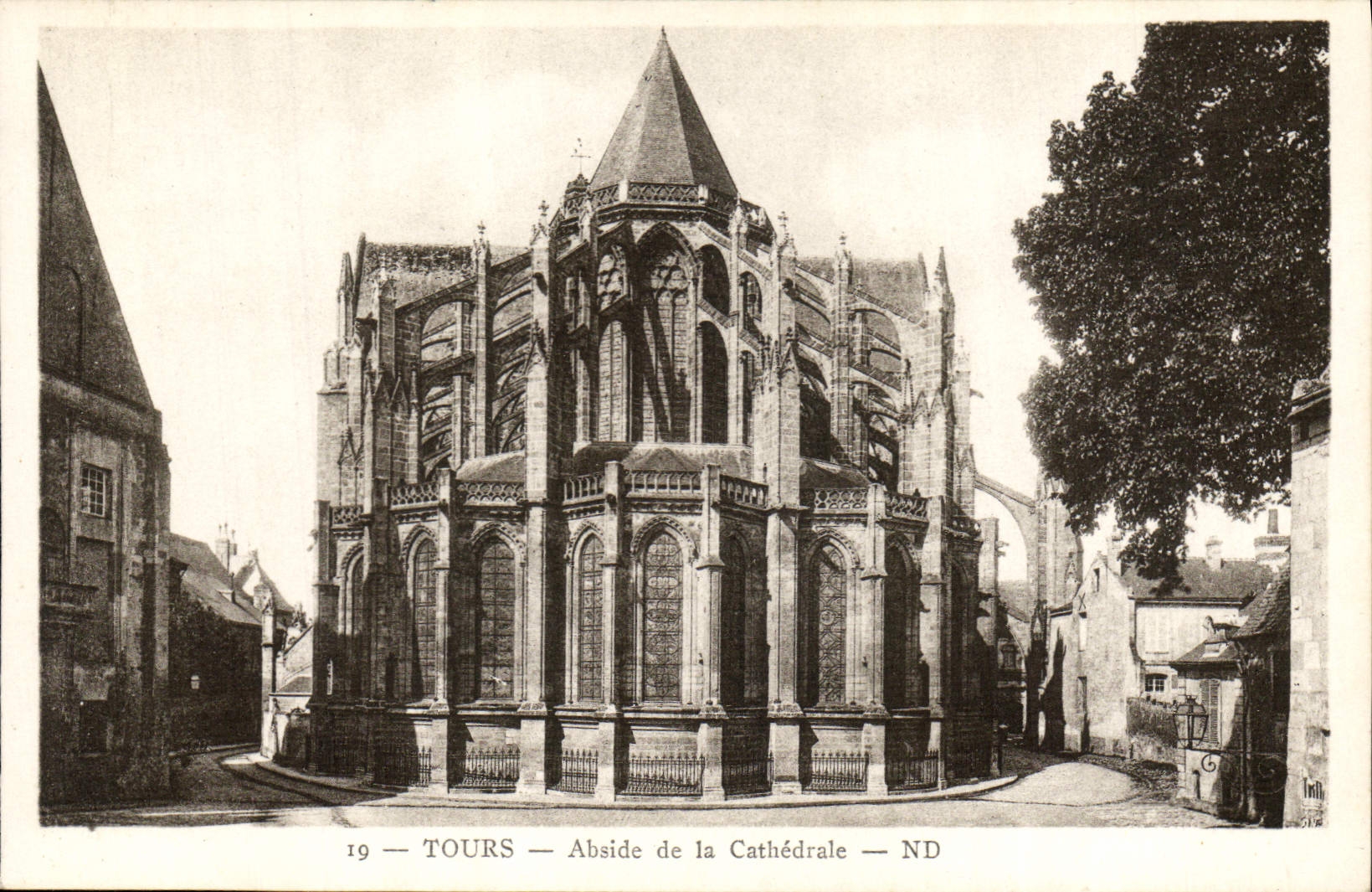 CPA Tours Abside de la Cathedrale 