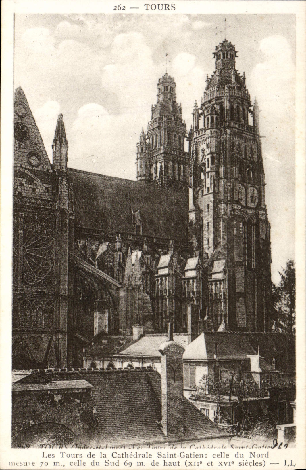 CPA Tours Indre et Loire les tours de la Cathedrale Saint Gatien 