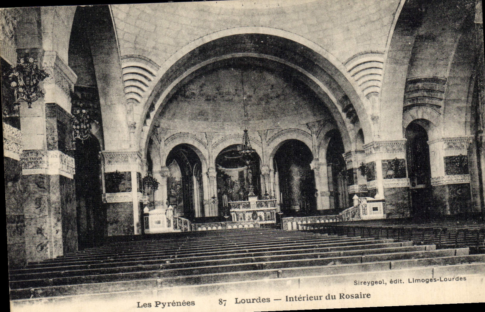 CPA Les Pyrenees Lourdes Interieur du Rosaire 