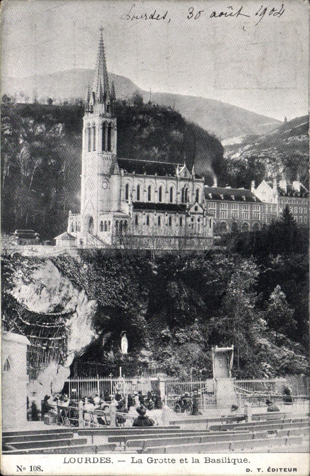 CPA Lourdes la grotte et la Basilique 