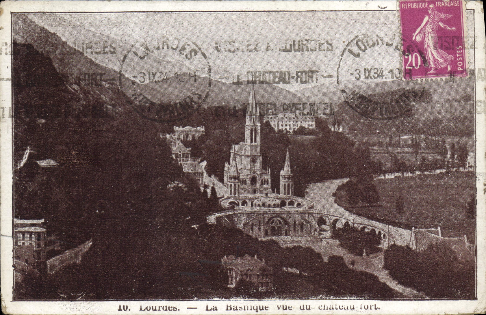 CPA Lourdes la Basilique vue du Chateau Fort