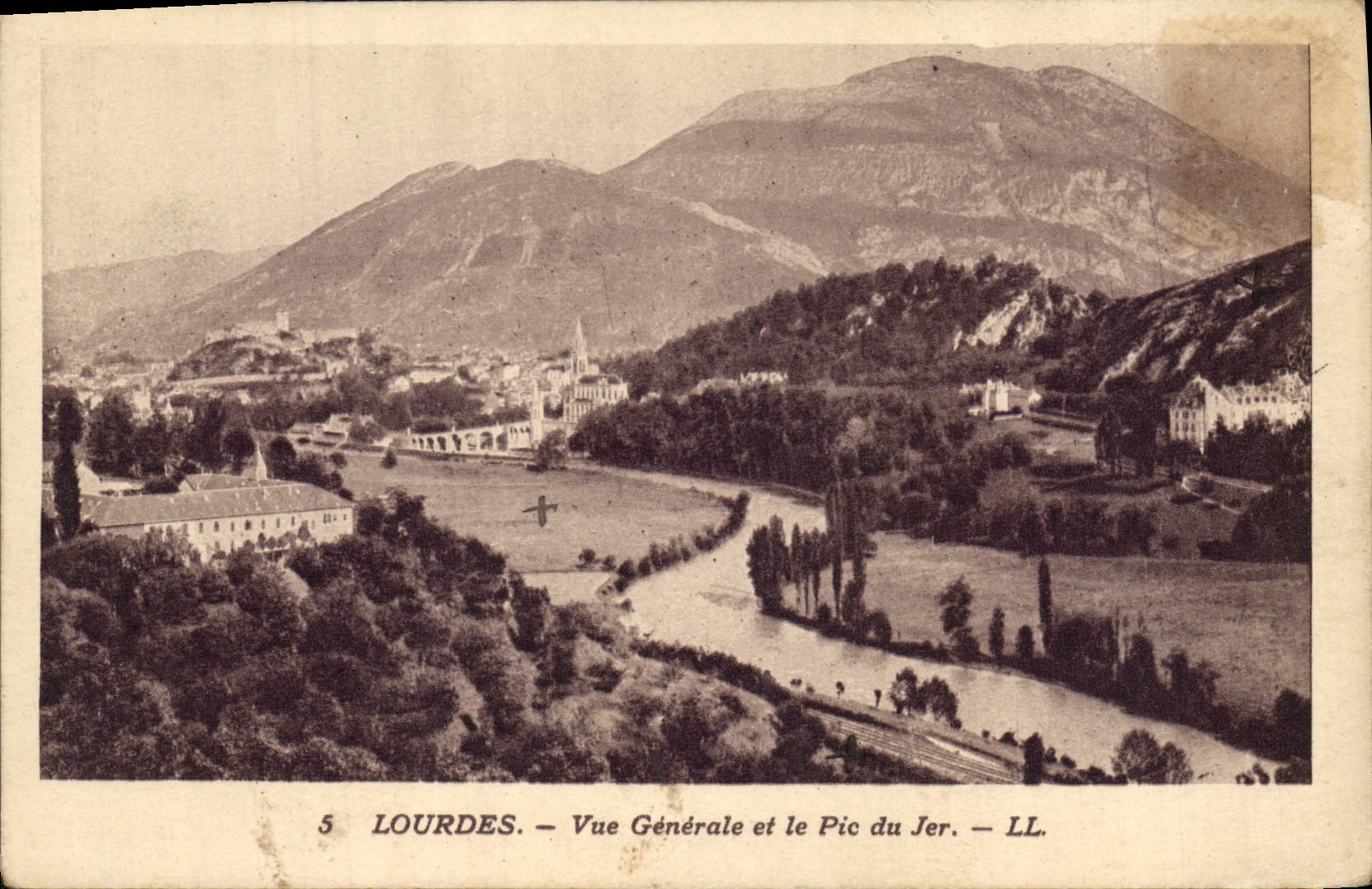 CPA Lourdes vue generale et le Pic du Jer 