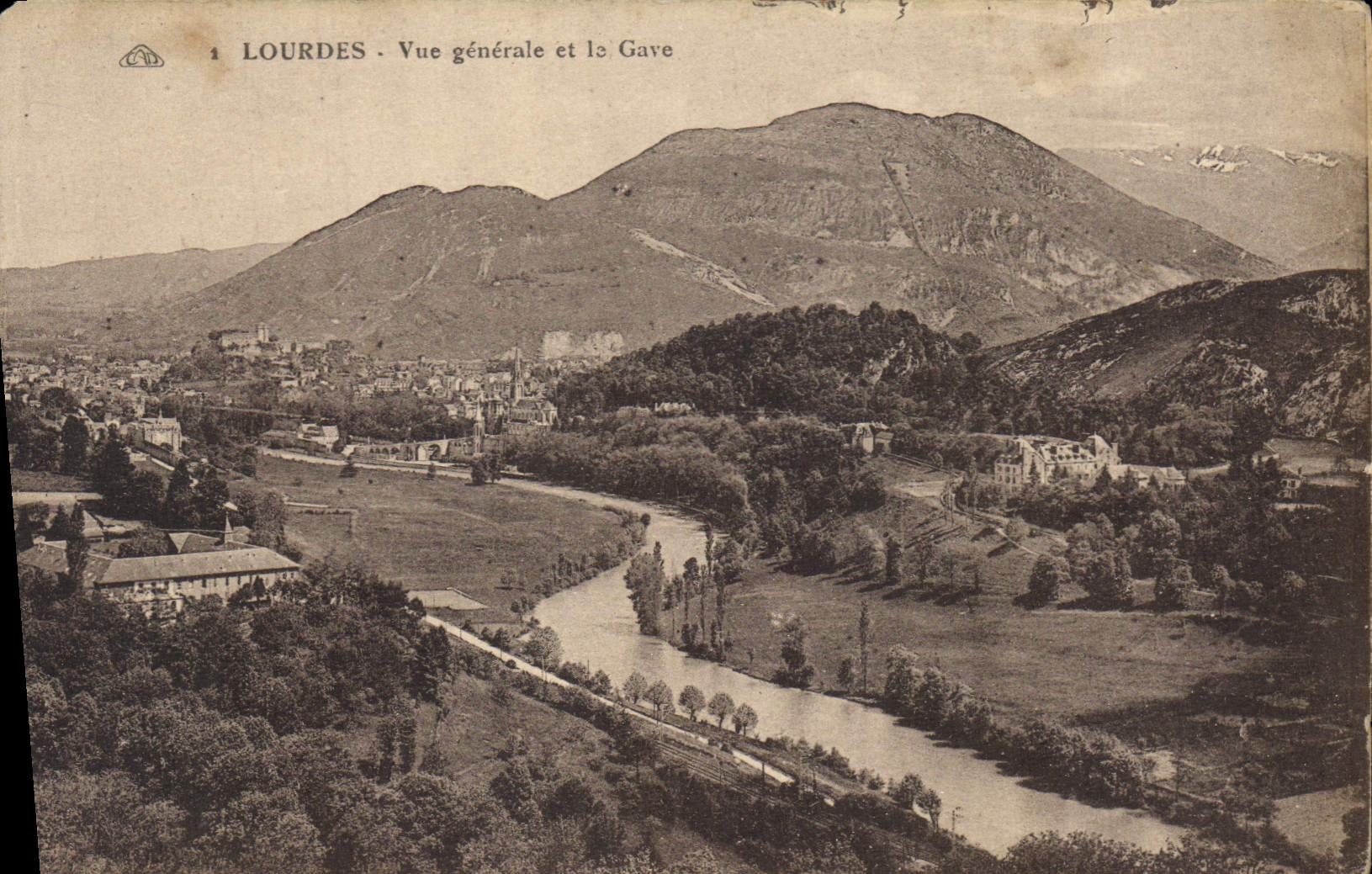 CPA Lourdes vue generale et le Gave 