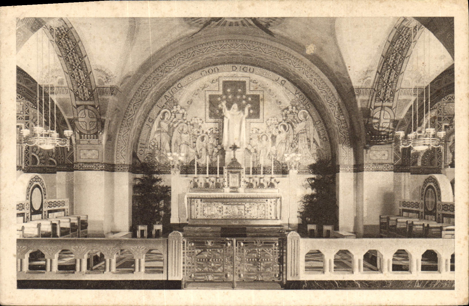 CPA La Basilique de Lisieux la Crypte le Choeur 
