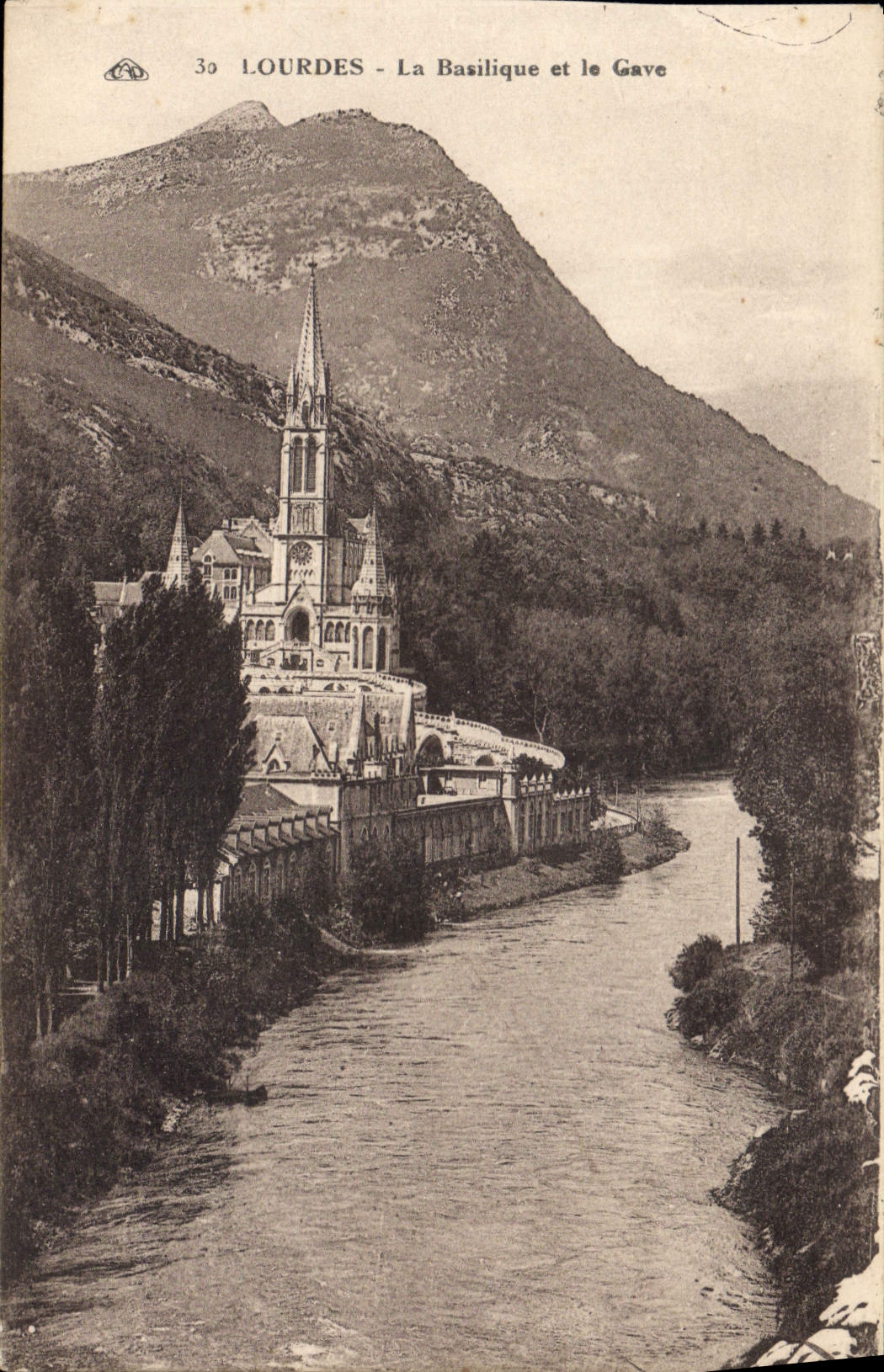CPA Lourdes la Basilique et le Gave 