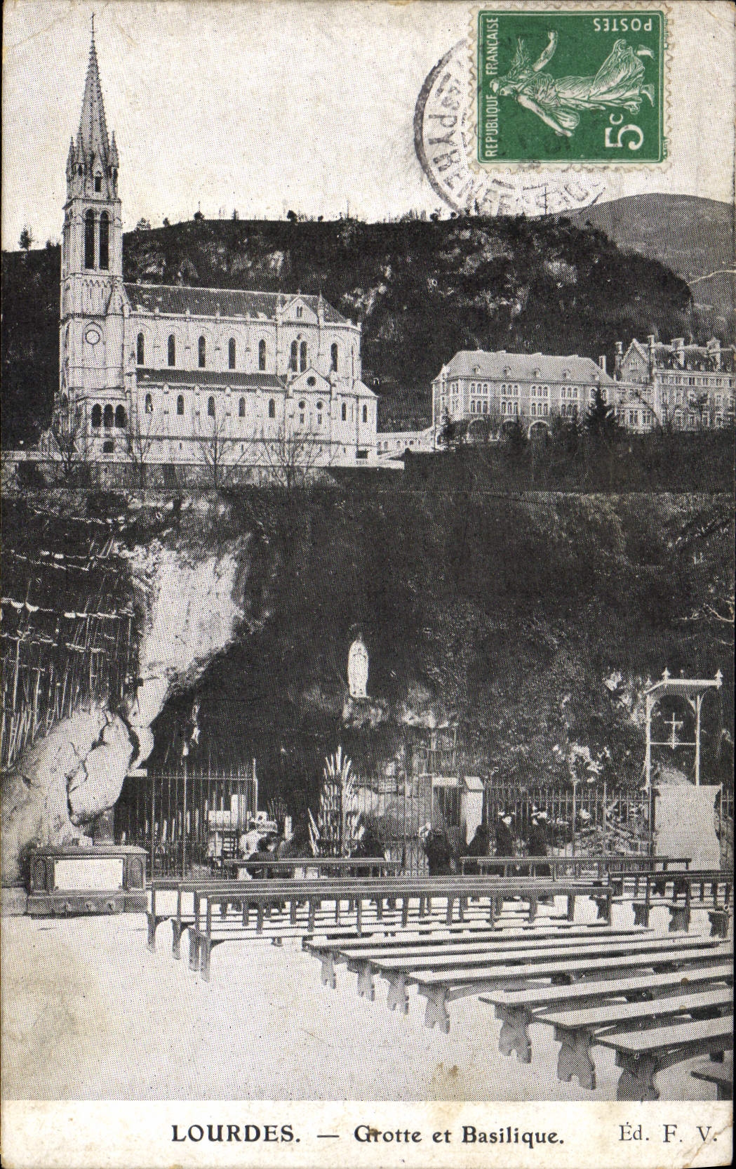 CPA Lourdes Grotte et Basilique 
