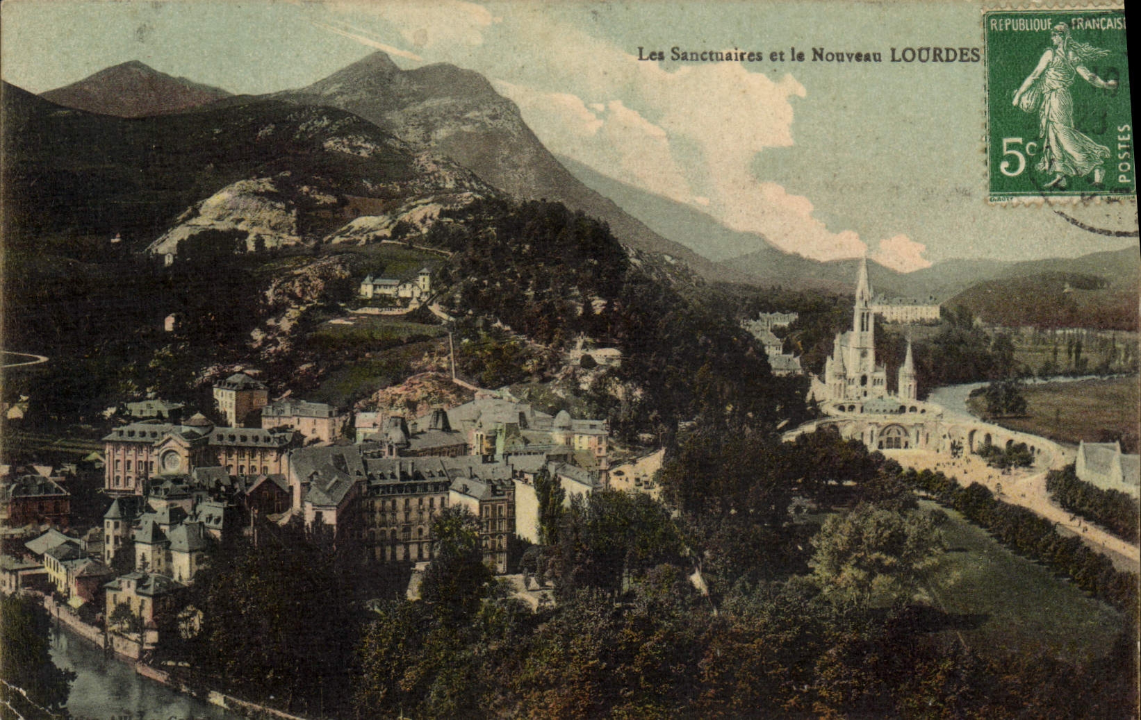 CPA Les Sanctuaires et le Nouveau Lourdes