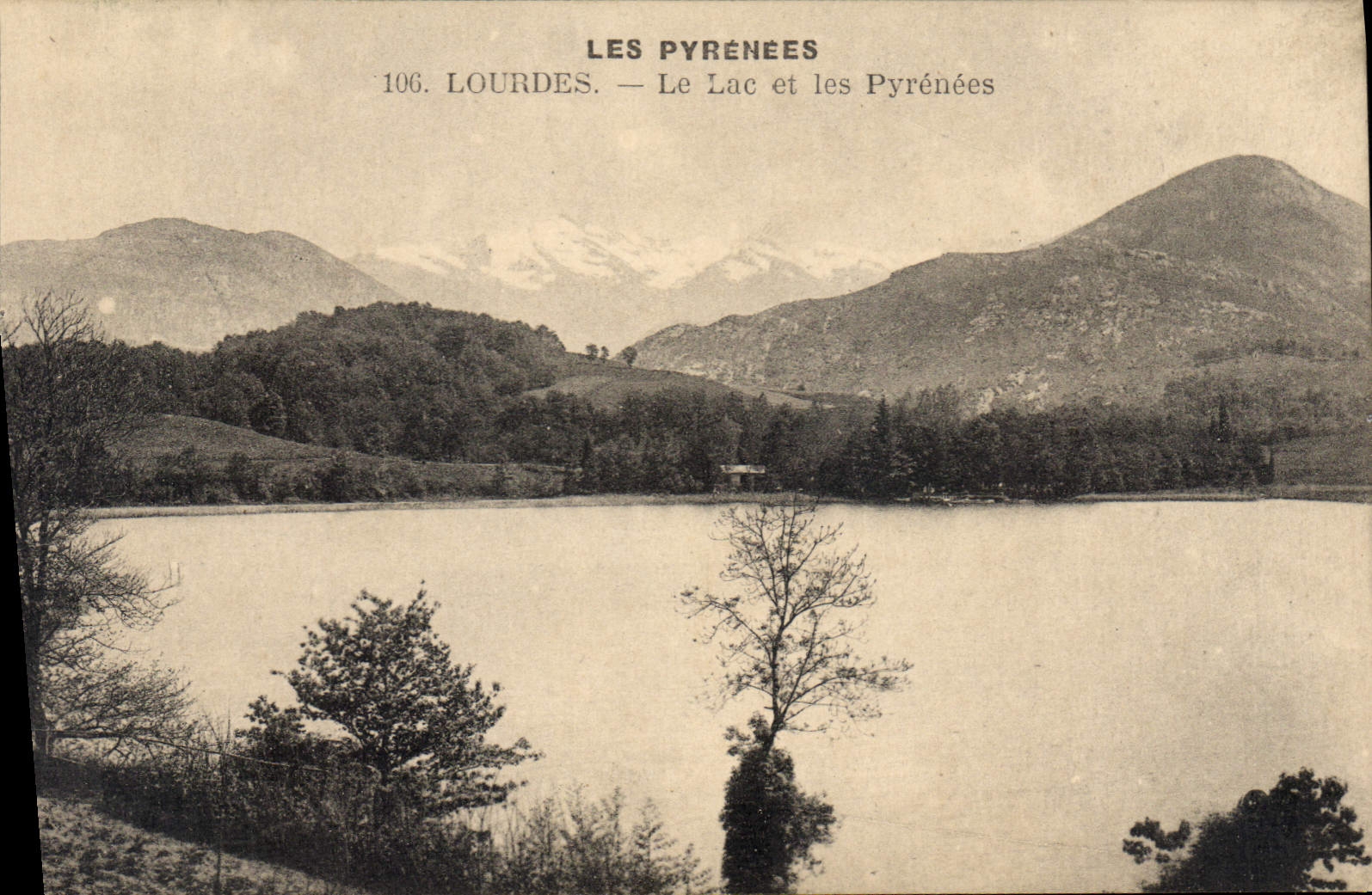 CPA Les Pyrenees Lourdes le Lac et les Pyrenees 