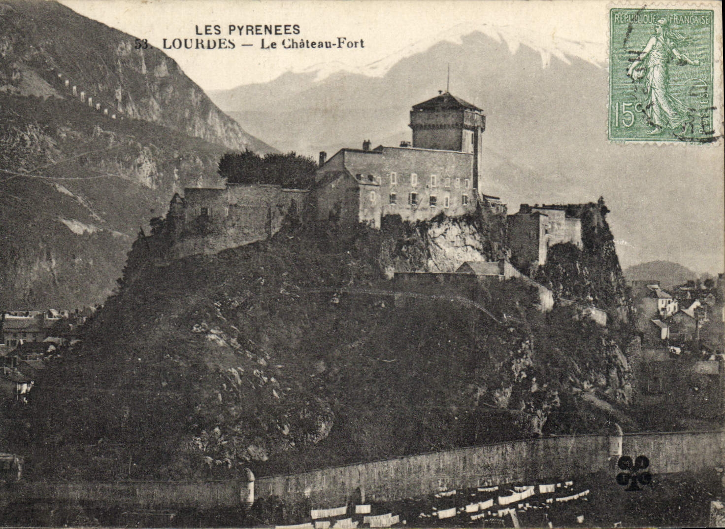 CPA Les Pyrenees Lourdes le Chateau Fort 