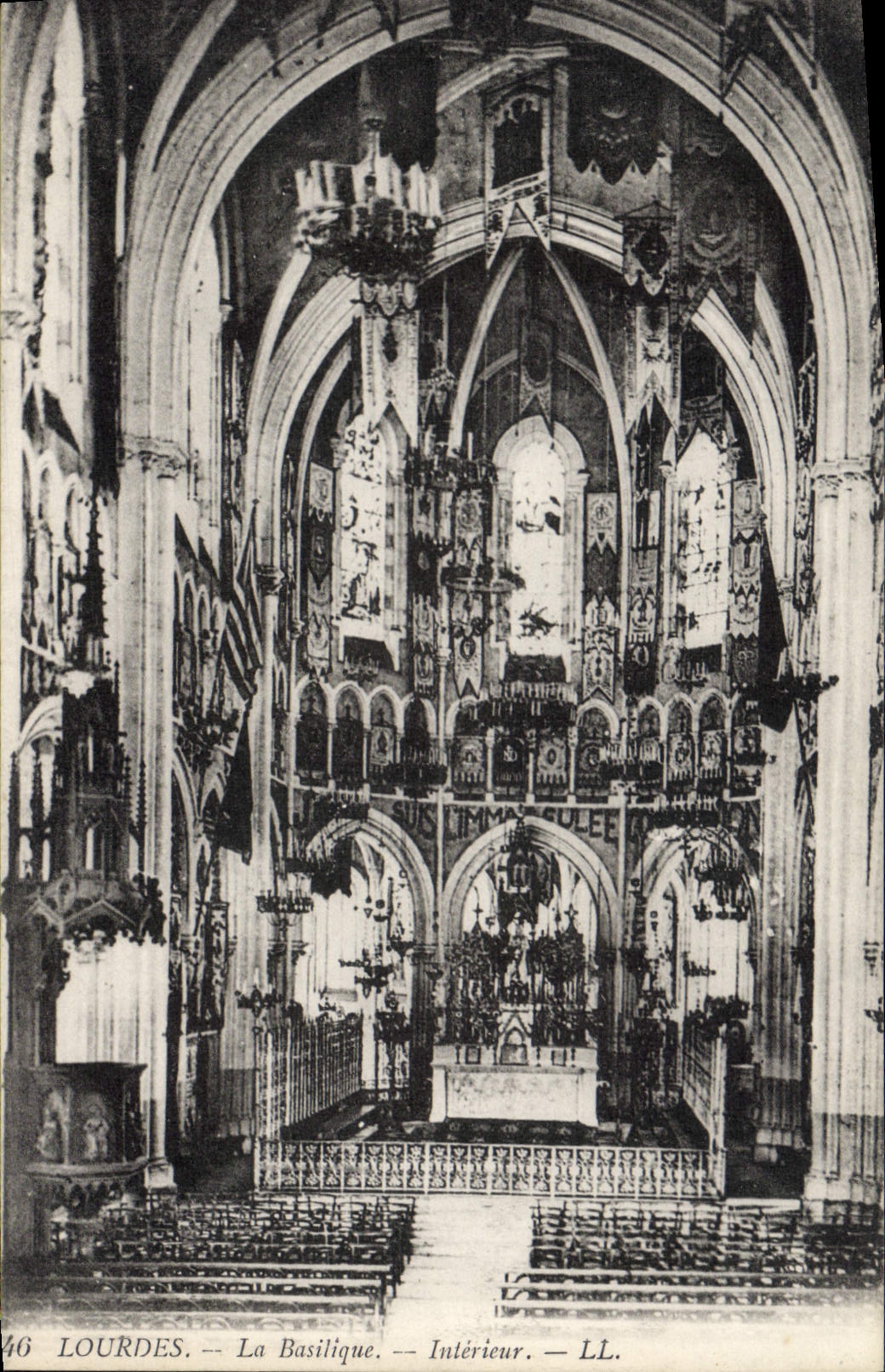 CPA Lourdes la Basilique Interieur 