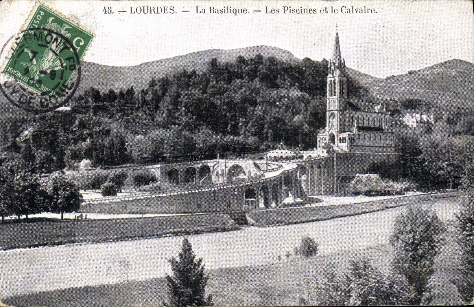 CPA Lourdes la Basilique les Piscines et le Calvaire 