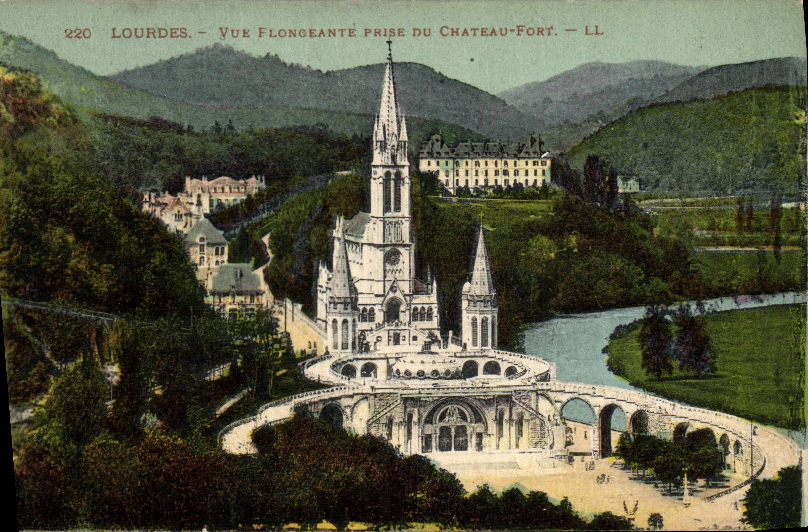 CPA Lourdes vue Flongeante prise du Chateau Fort 