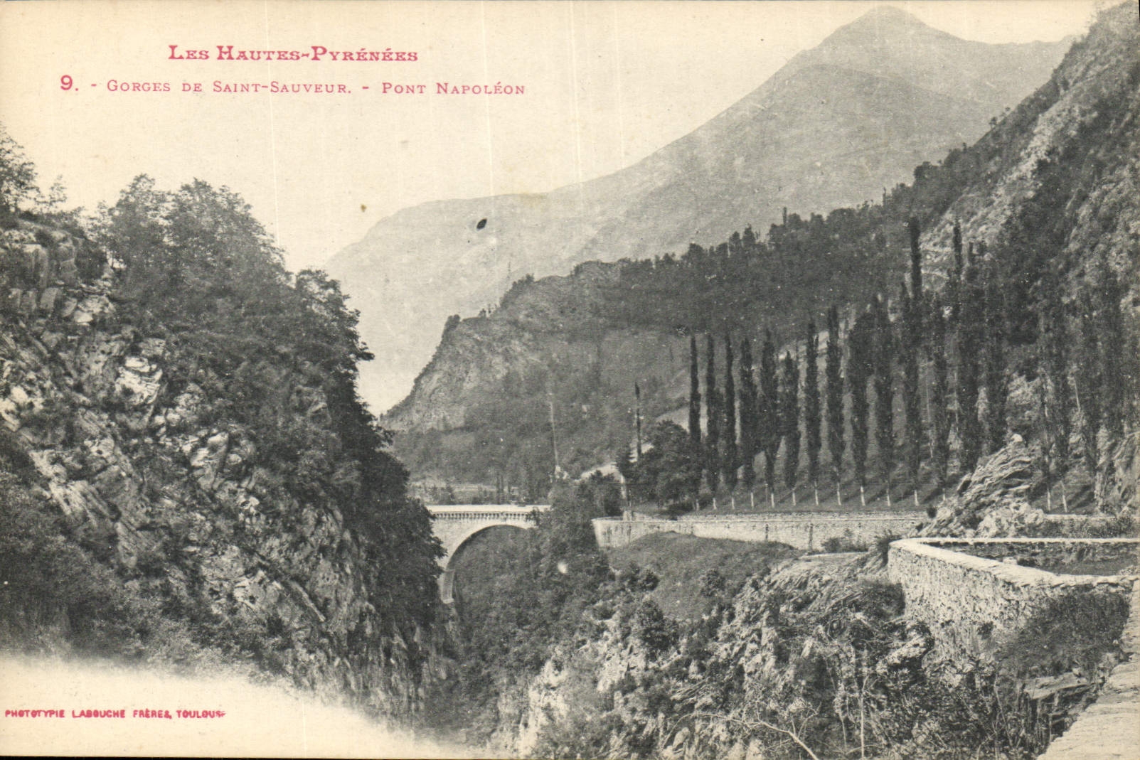 CPA Les Hautes Pyrenees Gordes de Saint Sauveur Pont Napoleon 