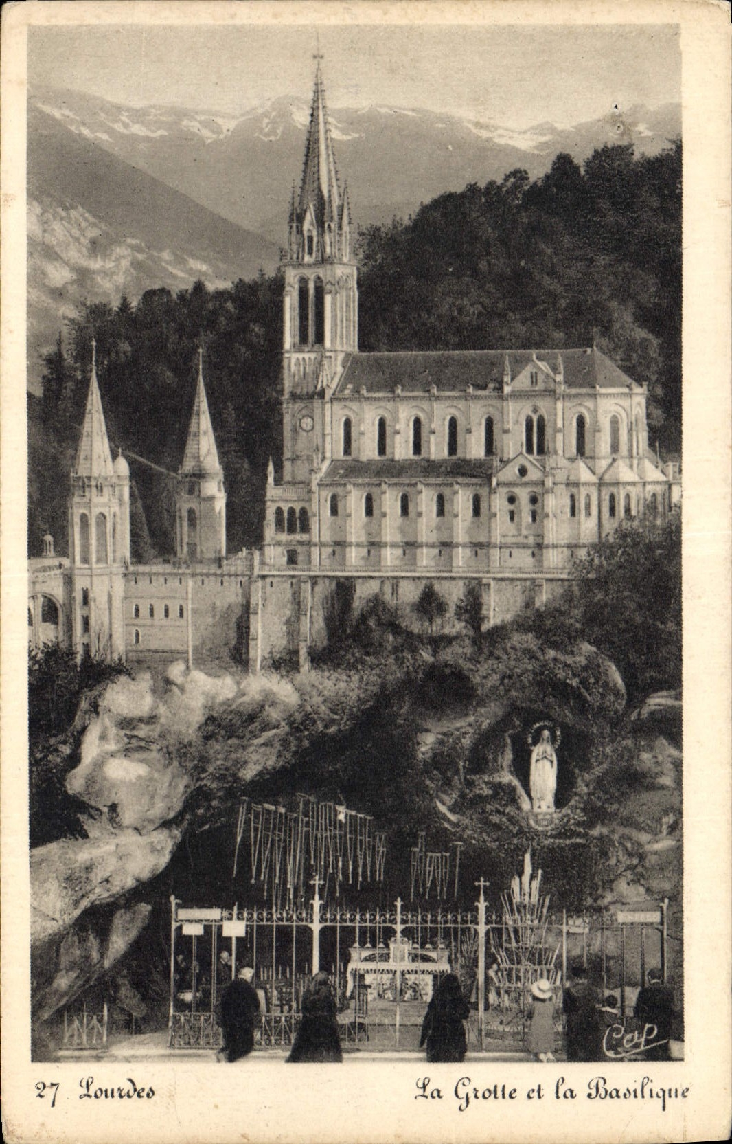 CPA Lourdes La Grotte et la Basilique 