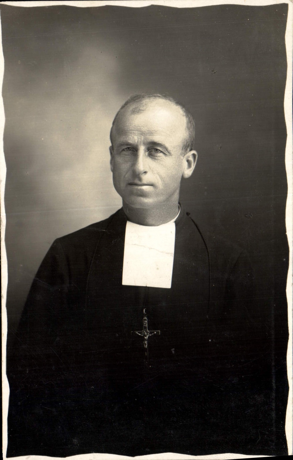 CARTE PHOTO Homme Pretre