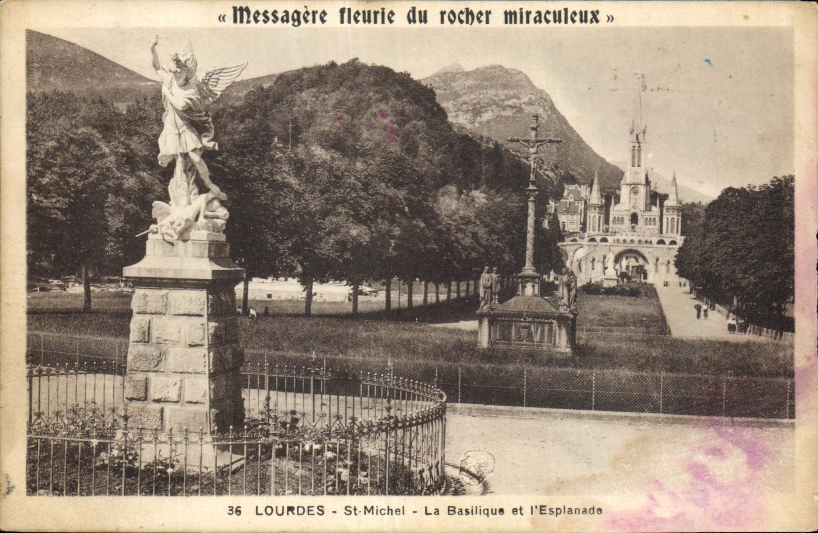 CPA Lourdes St Michel La Basilique et l'Esplanade 