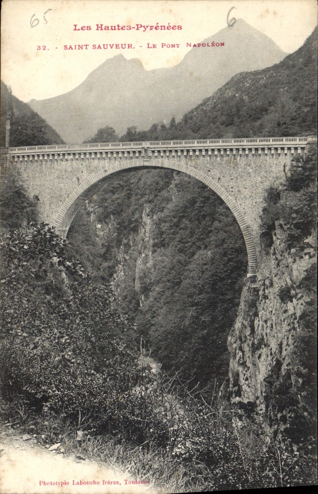 CPA Les Hautes Pyrenees Saint Sauveur Le Pont Napoleon 