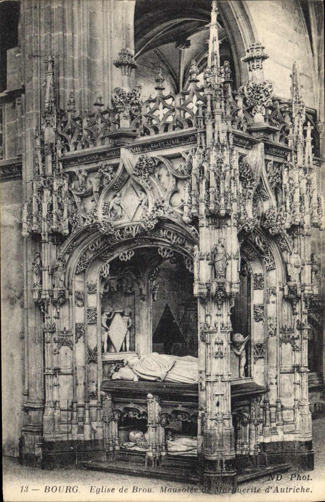 CPA Bourg Eglise de Brou 