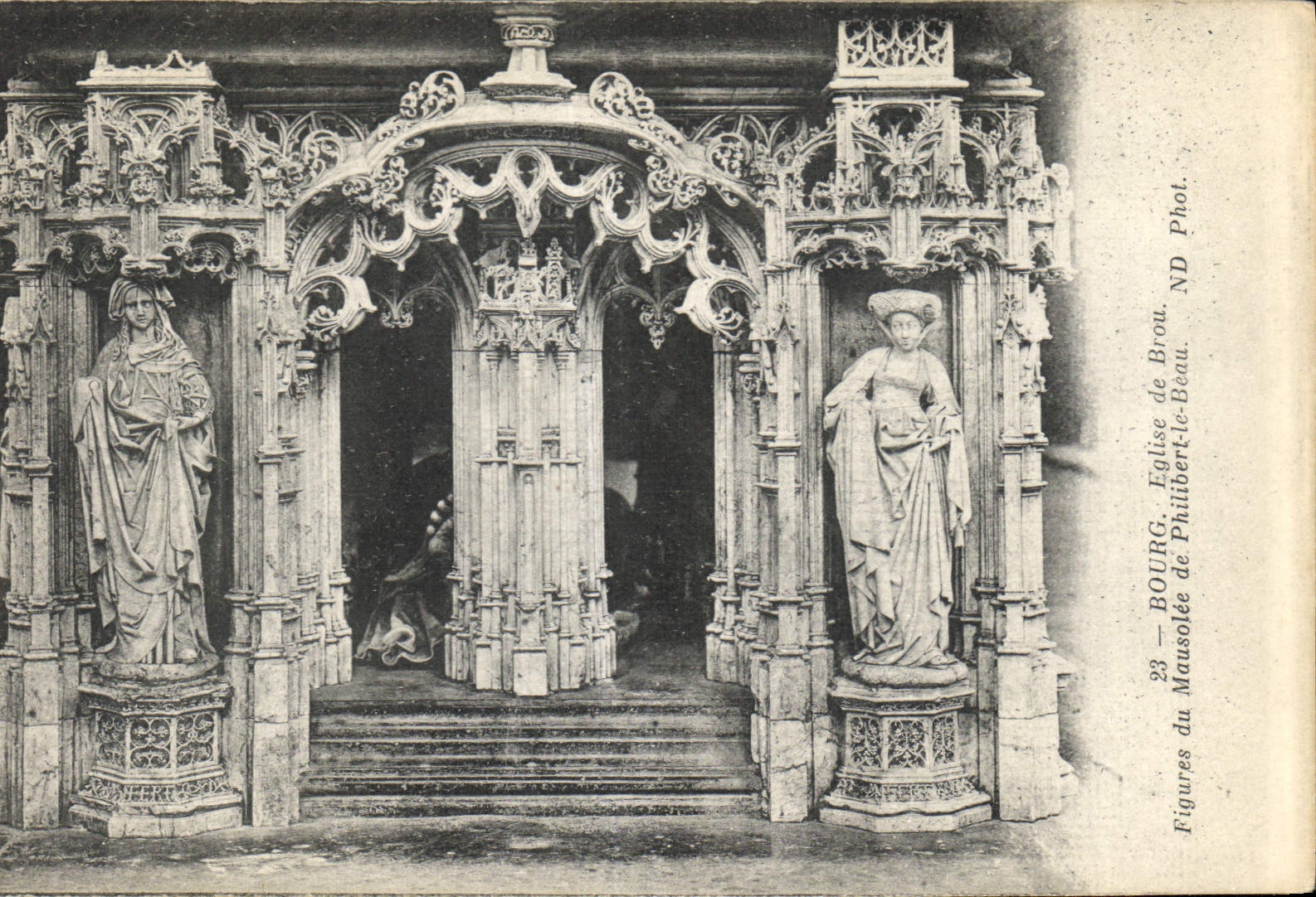 CPA Bourg Eglise de Brou Figures du Mausolee de Philibert Beau