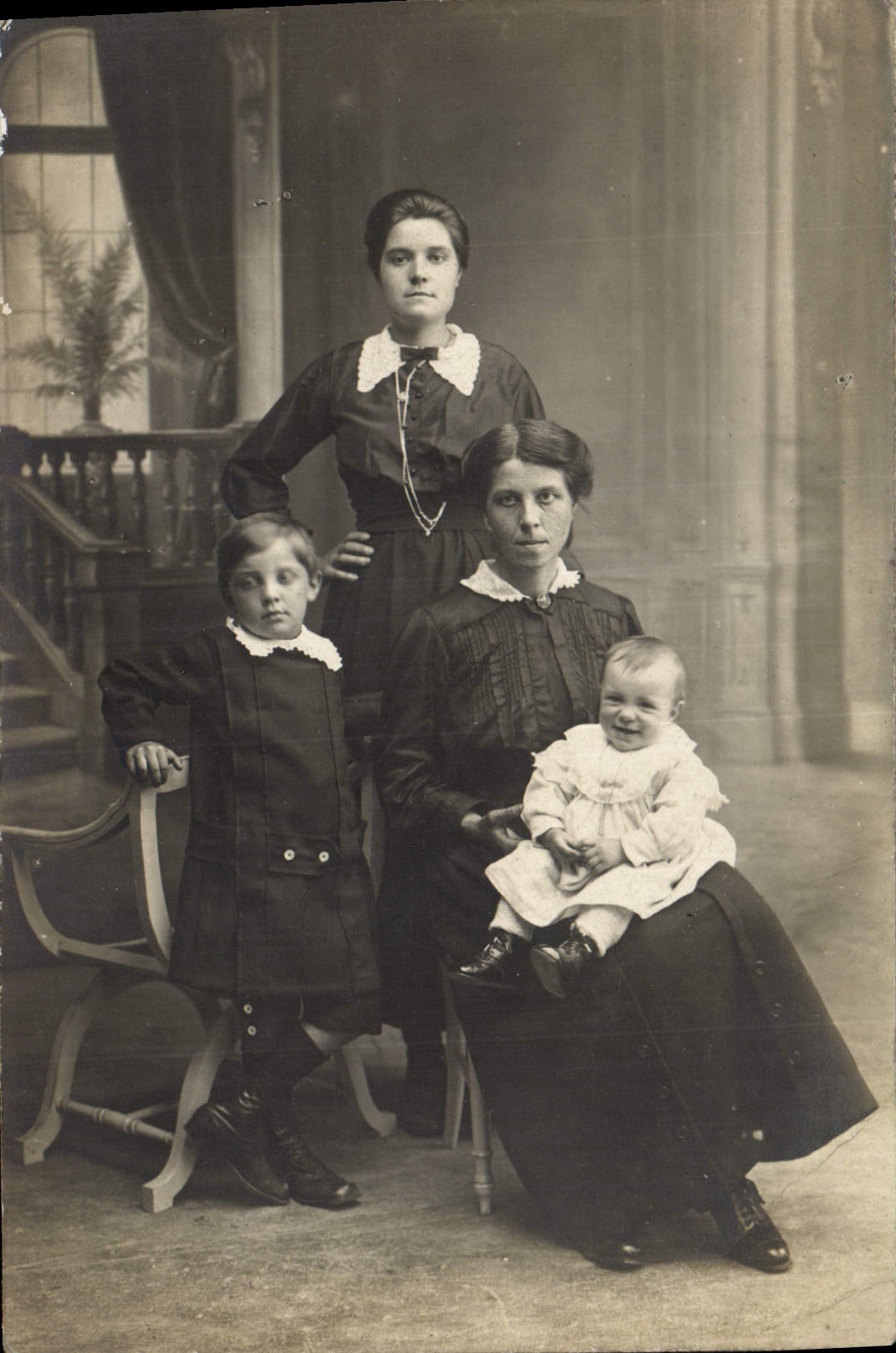 CARTE PHOTO Femmes Bressuire Girardot