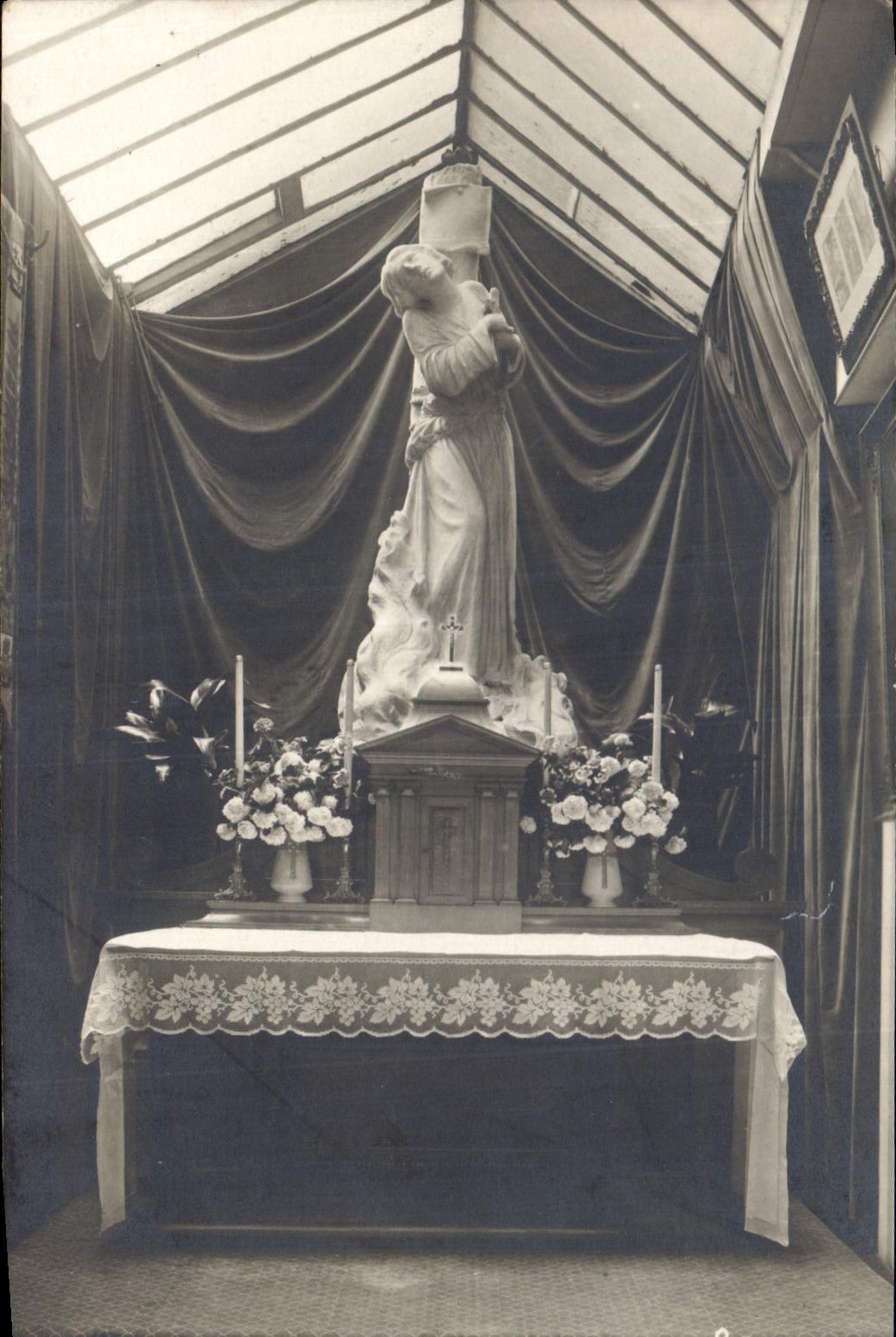CARTE PHOTO Statue