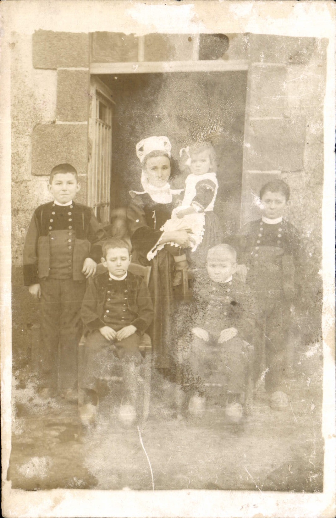 CARTE PHOTO Femme Enfants Bretagne