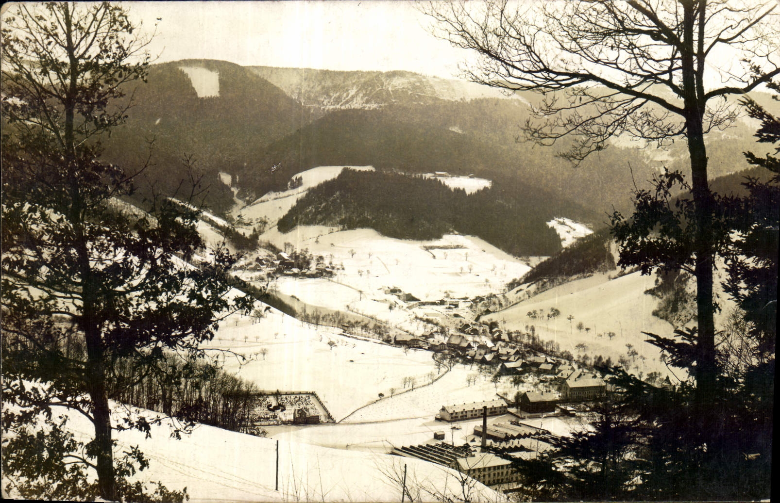 Photo village sous la neige