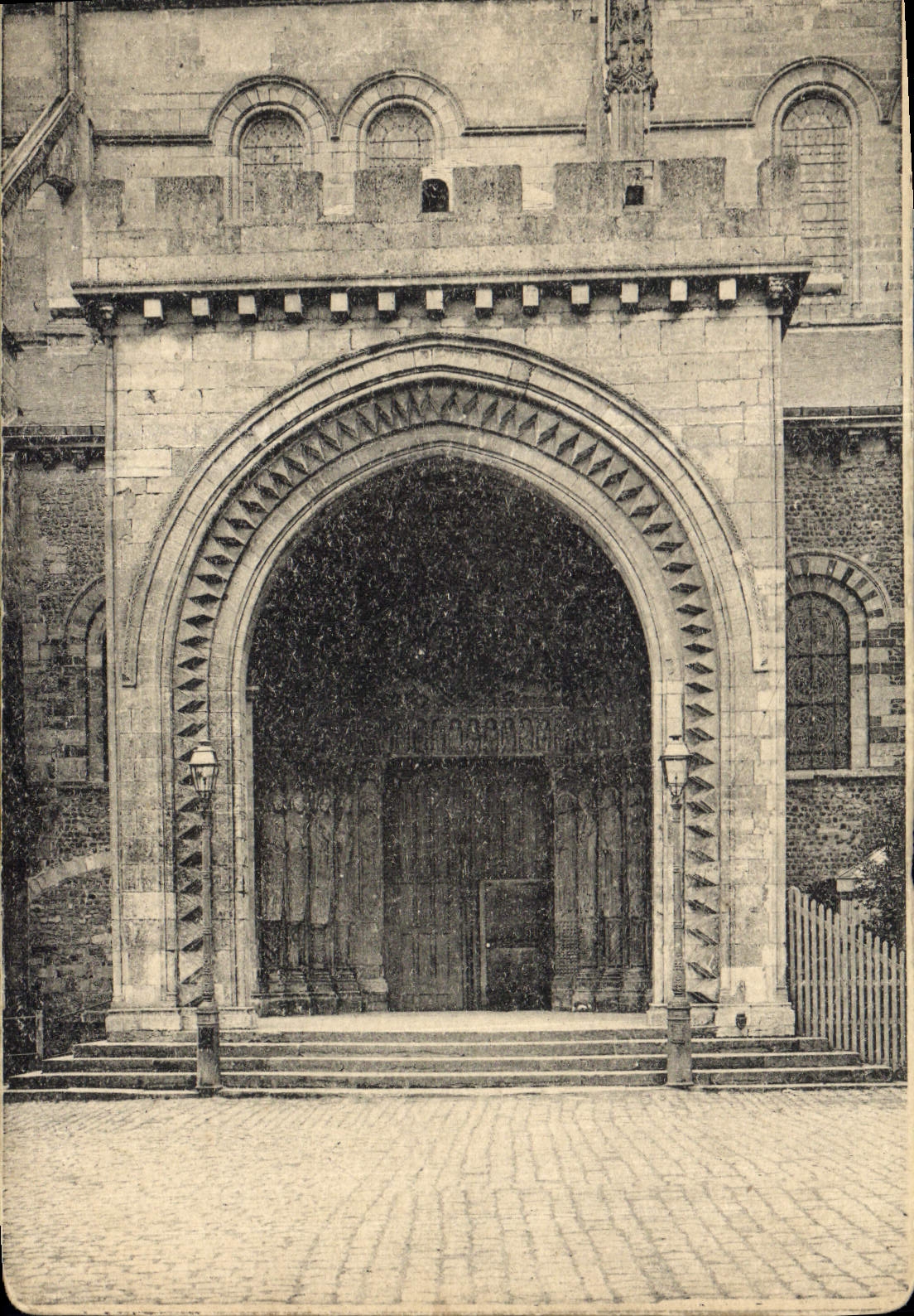 CPA Porche d'eglise