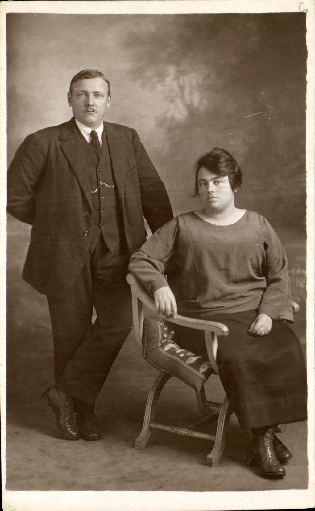 CARTE PHOTO Couple Femme forte