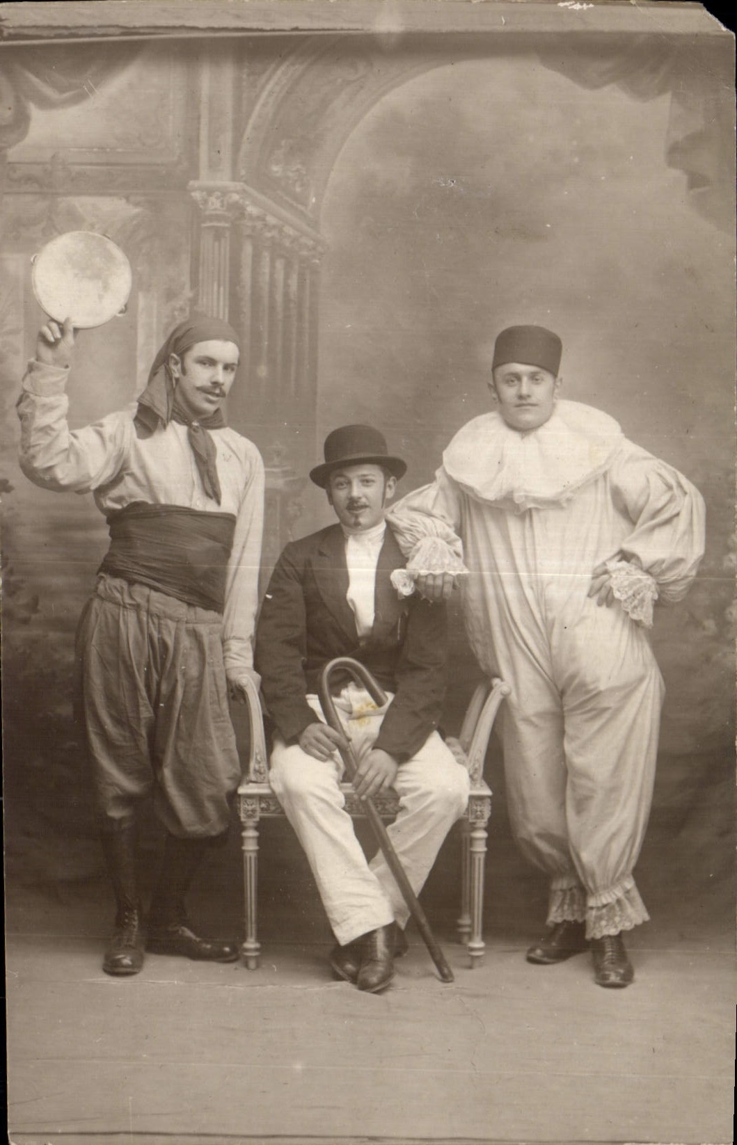 CARTE PHOTO Personnages