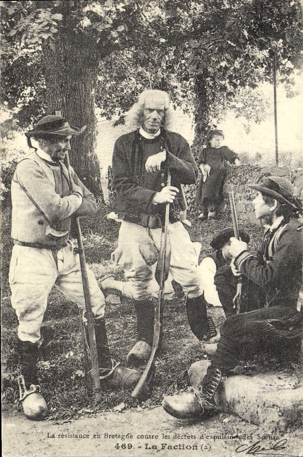 REPRO La residence en Bretagne centre les decrets d'expulsion La Faction