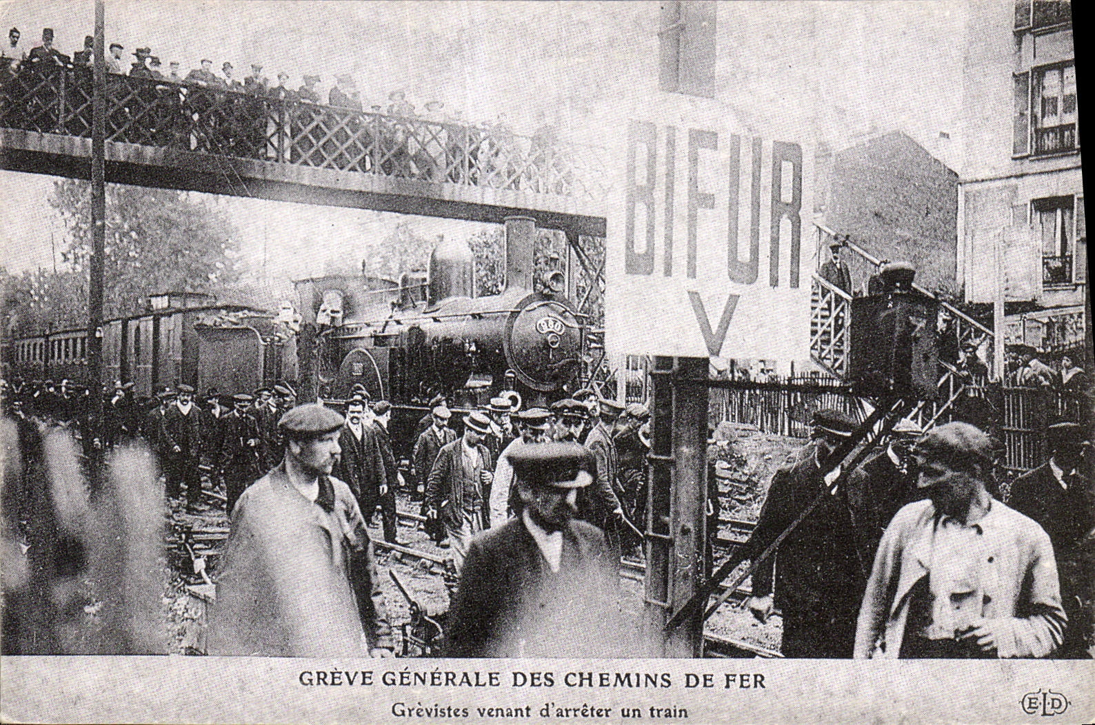 REPRO Greve generale des Chemins de Fer Grevistes venant d'arreter un train 