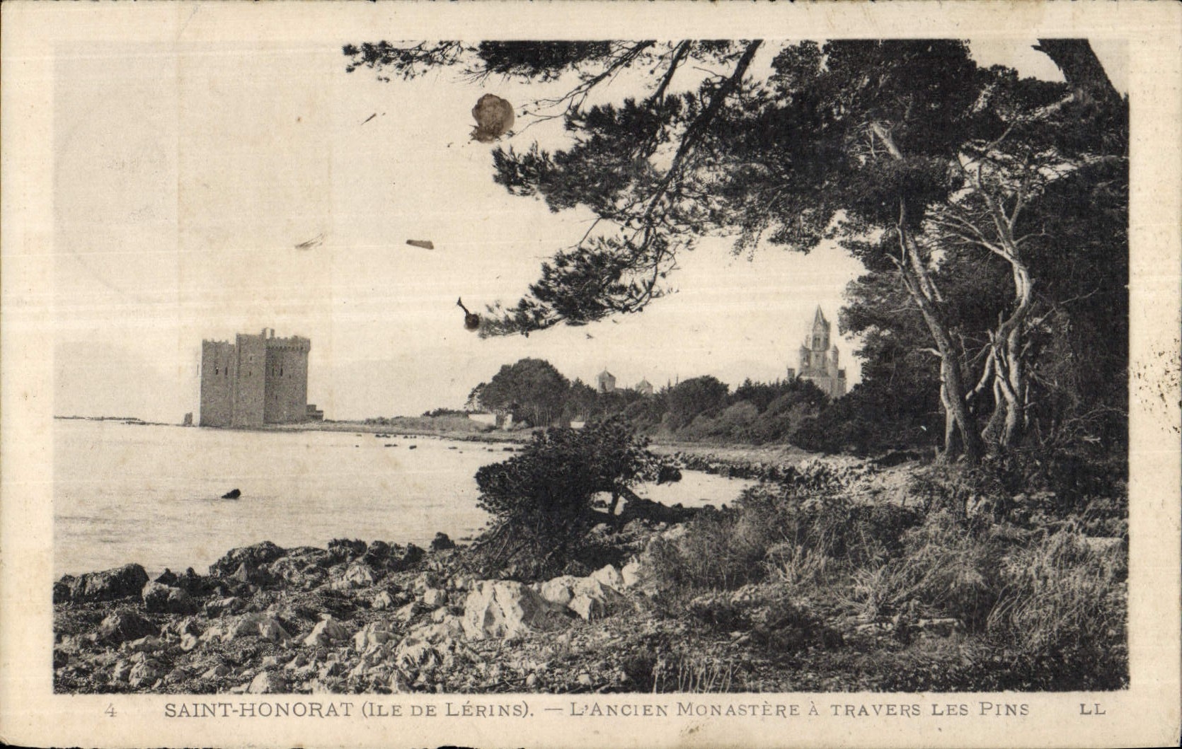 CPA Saint Honorat Ile de Lerins l'Ancien Monastere a travers les Pins