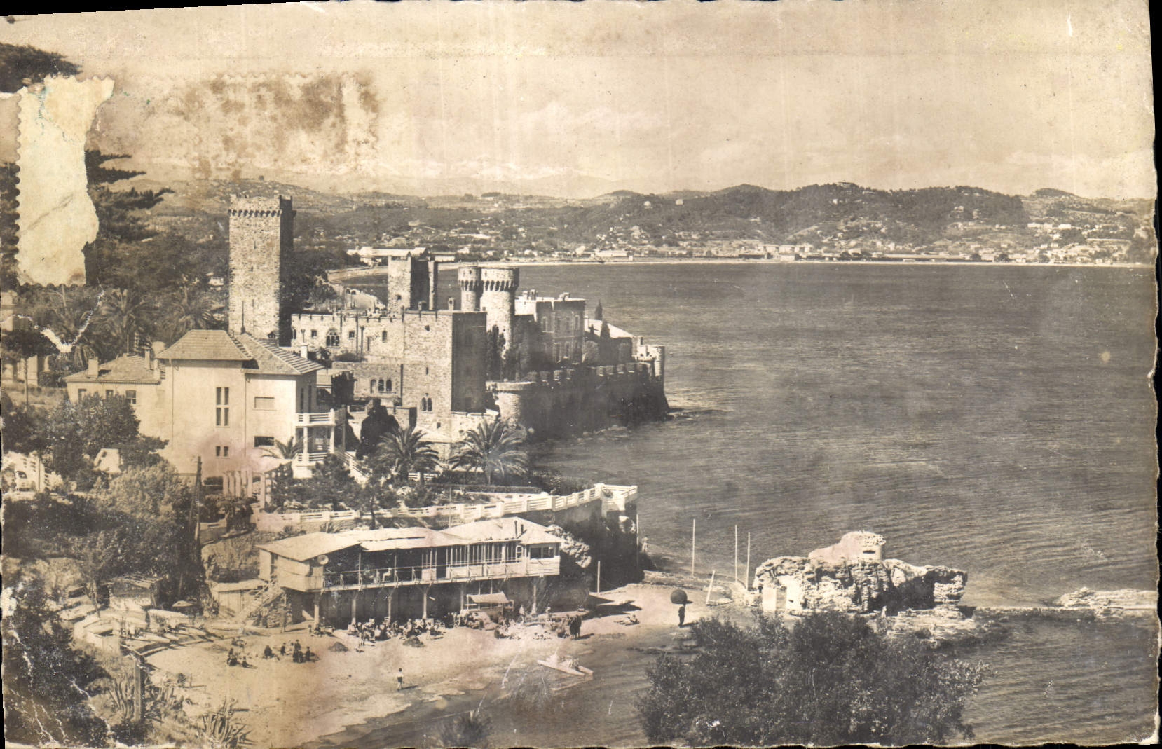 CPA La Napoule Le chateau la plage le golfe Au fond la chaine des Alpes