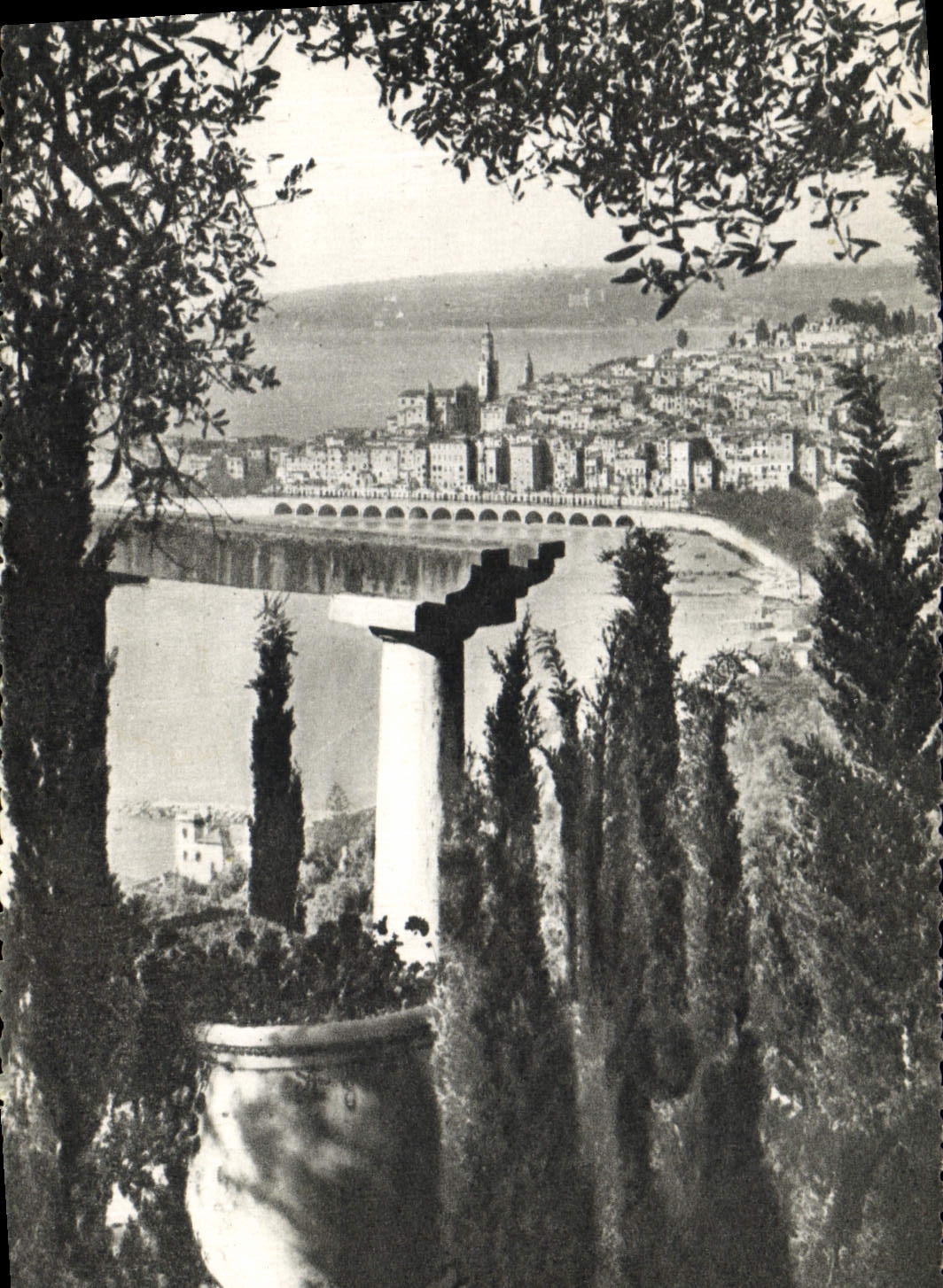 CPA Menton Vue prise de Garavan