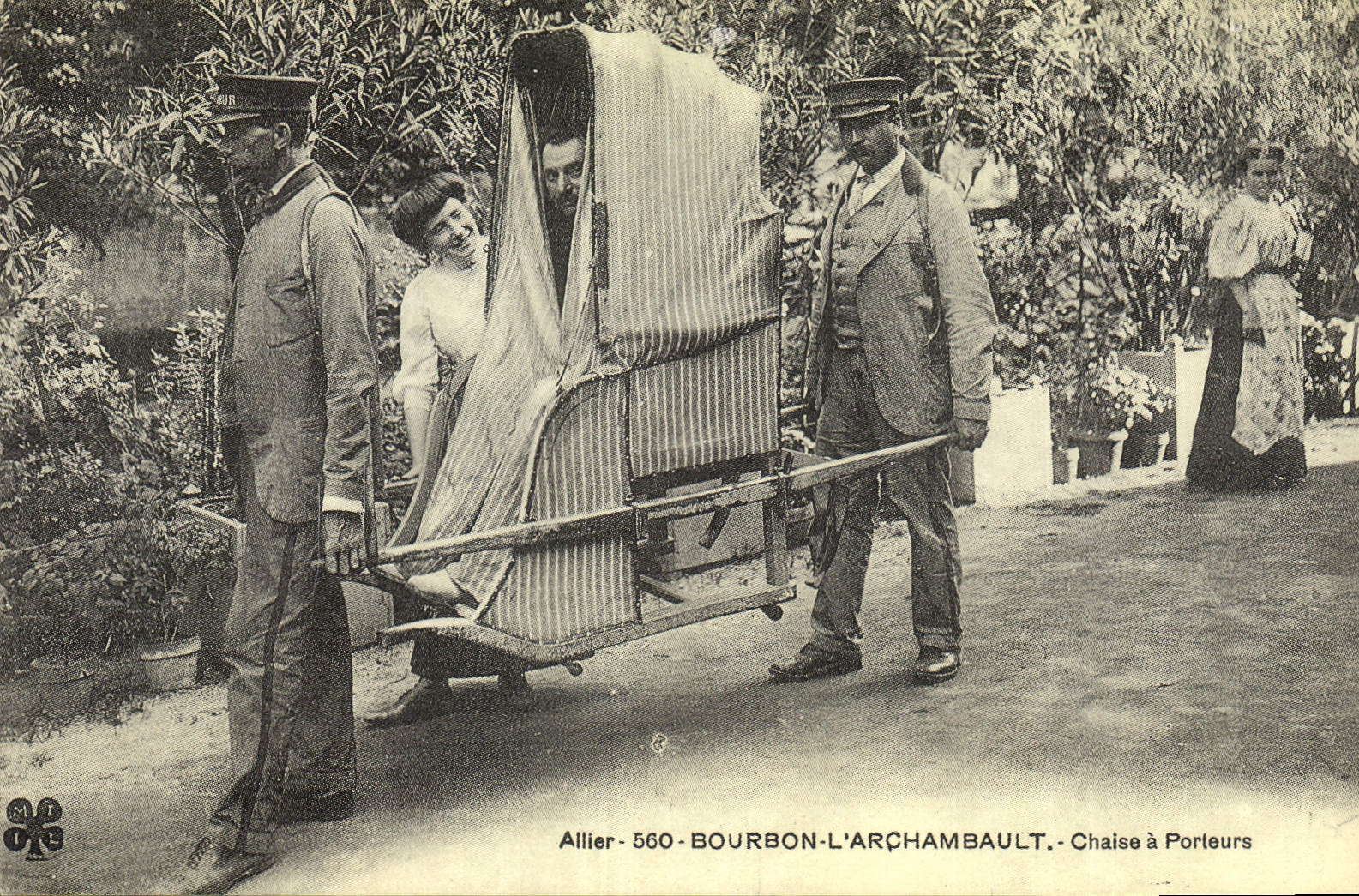 REPRO Folklore Allier Bourbon L'Archambault Chaise a Porteurs