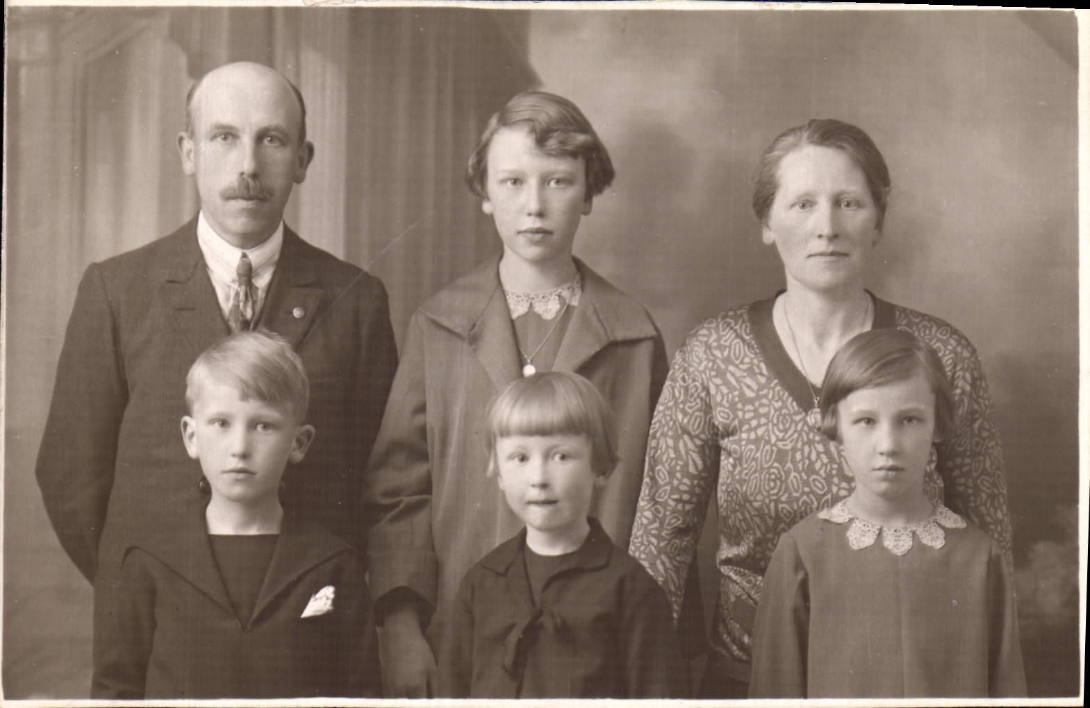 CARTE PHOTO Femme Famille