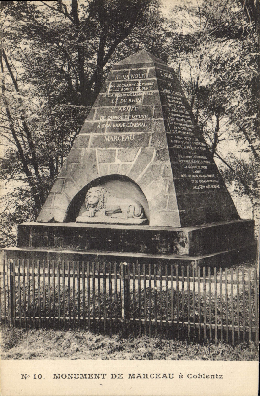 CPA Monument de Marceau a Coblentz  Lion