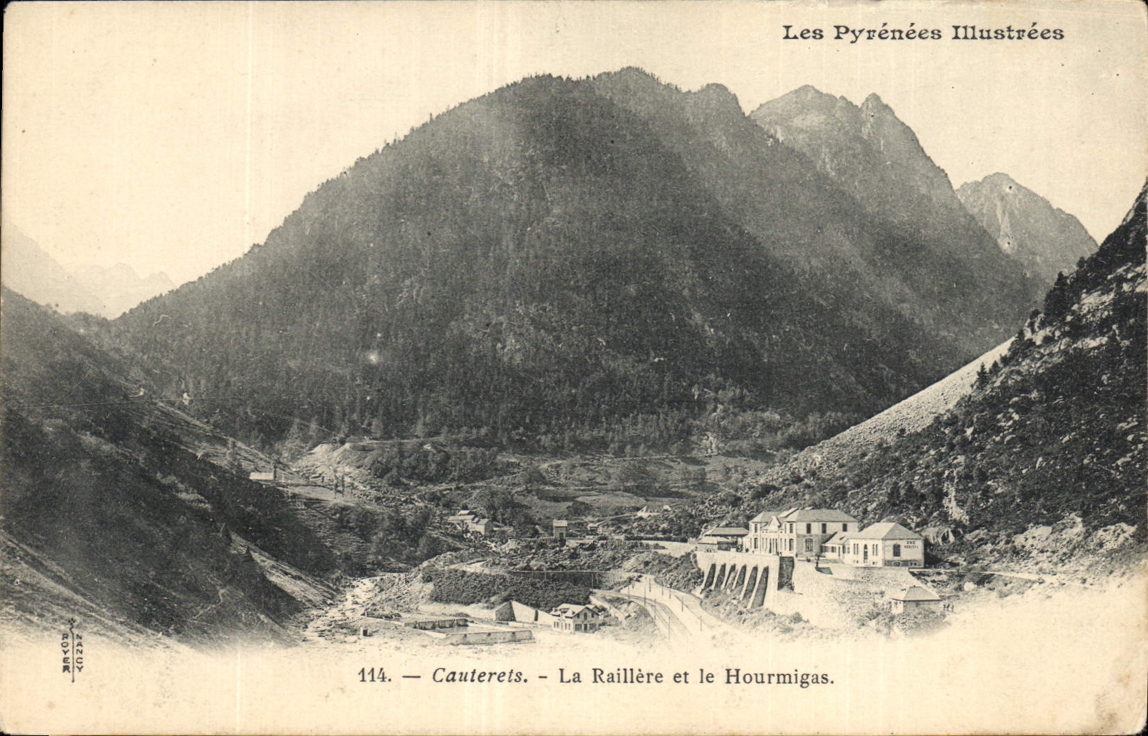 CPA Les Pyrenees Illustrees Cauterets La Raillere et le Hourmigas Route de Pierrefitte a Cauterets L