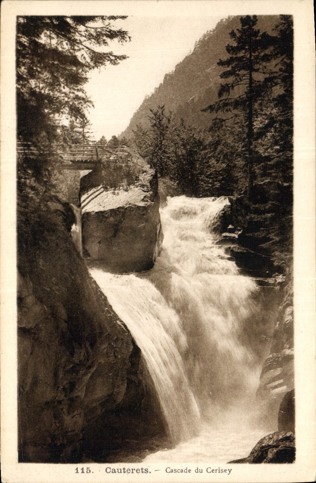 CPA Cauterets Cascade du Cerisey 