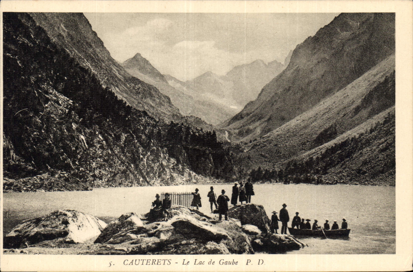 CPA Cauterets Le Lac de Gaube 