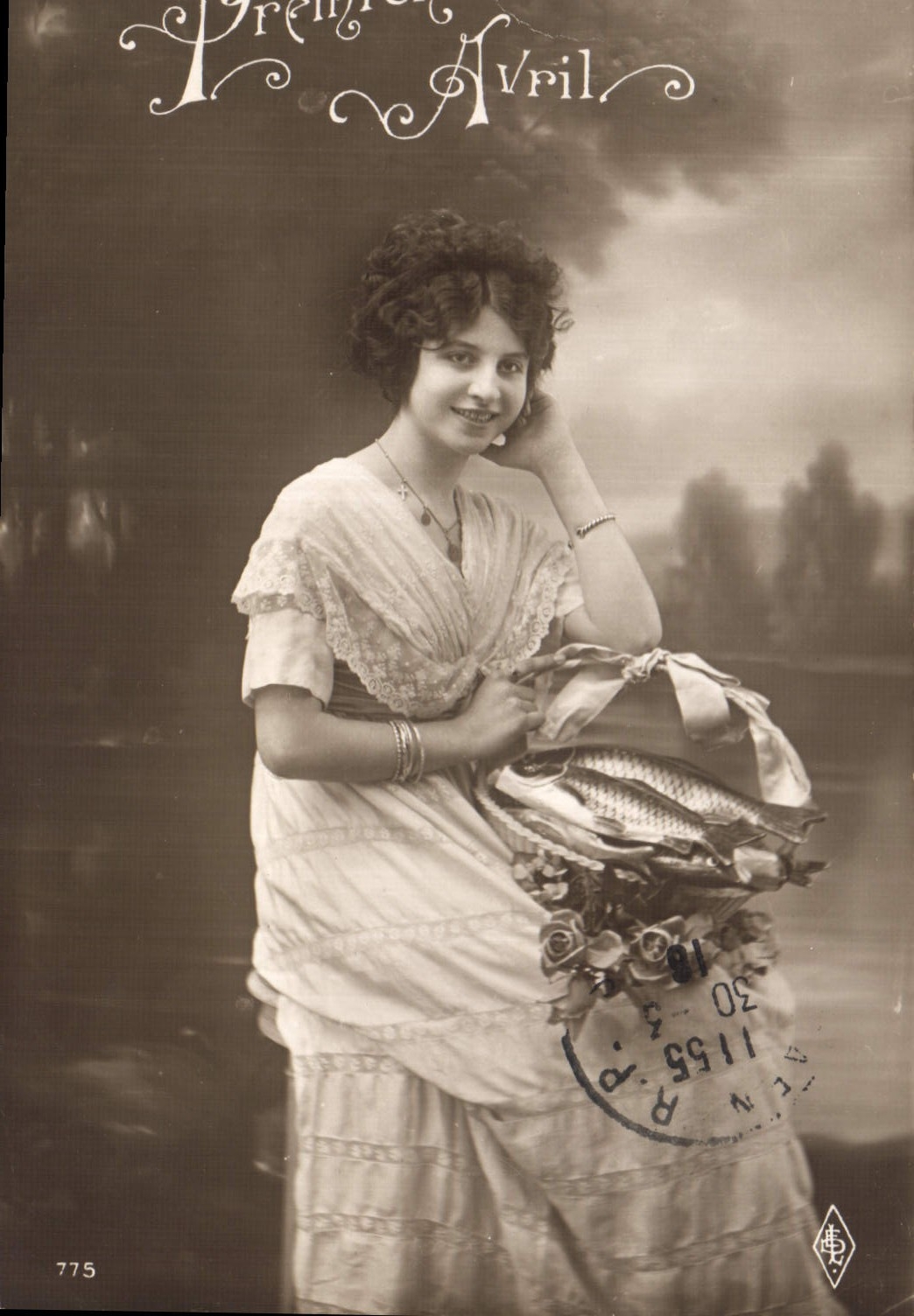 CPA Premier Avril Femme