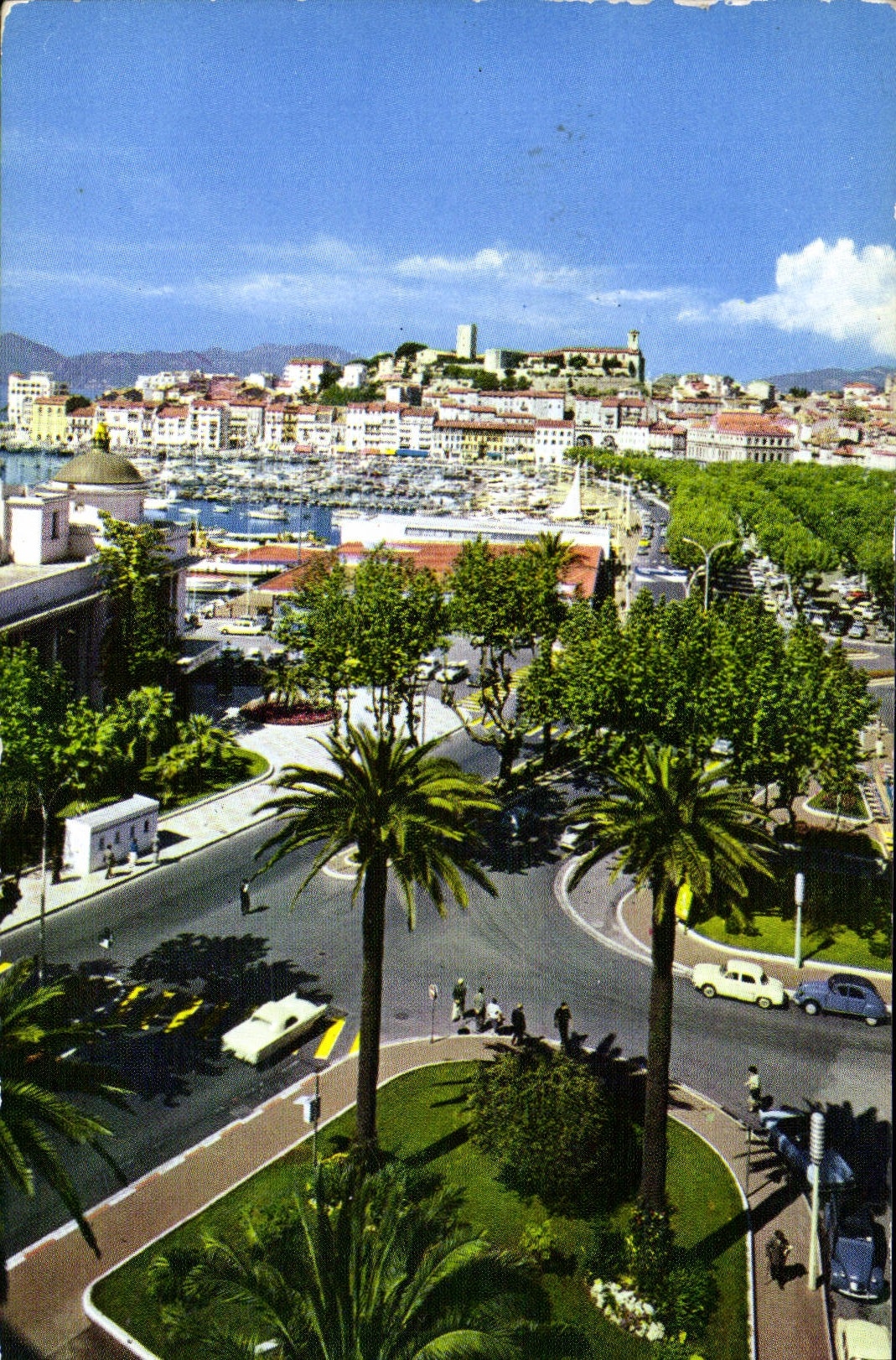 CPA Cannes Vue generale sur le Port et le Suquet 