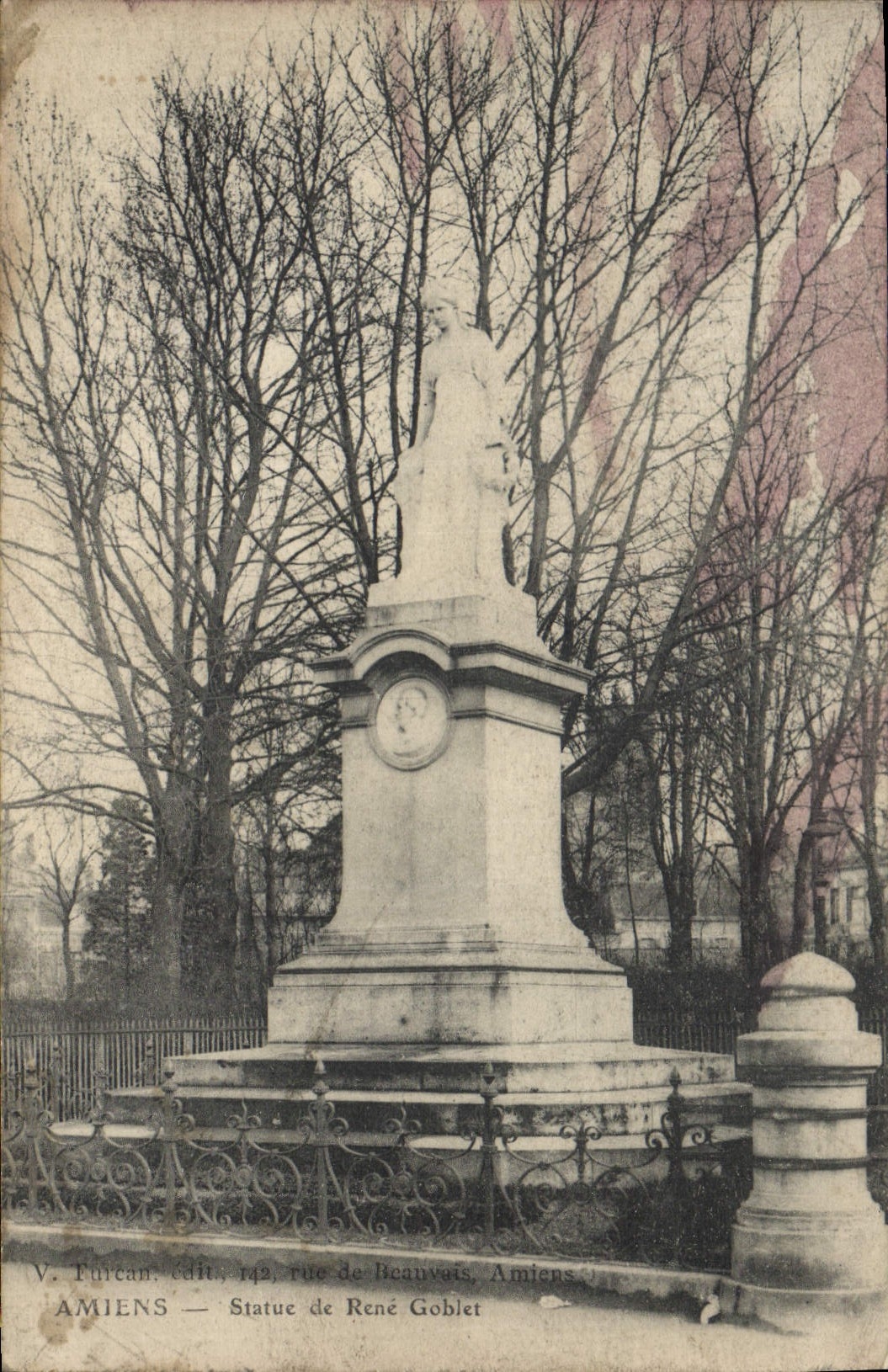 CPA Amiens Statue de Rene Goblet 