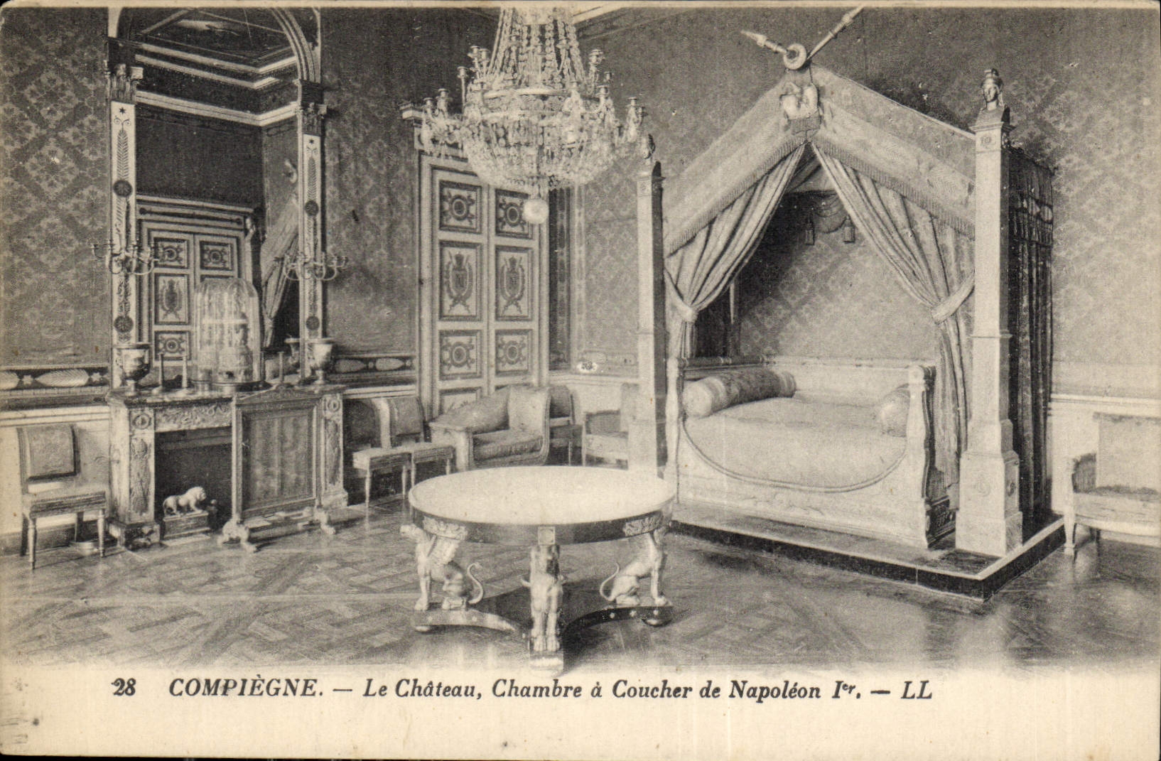 CPA Compiegne Le Chateau Chambre a Coucher de Napoleon