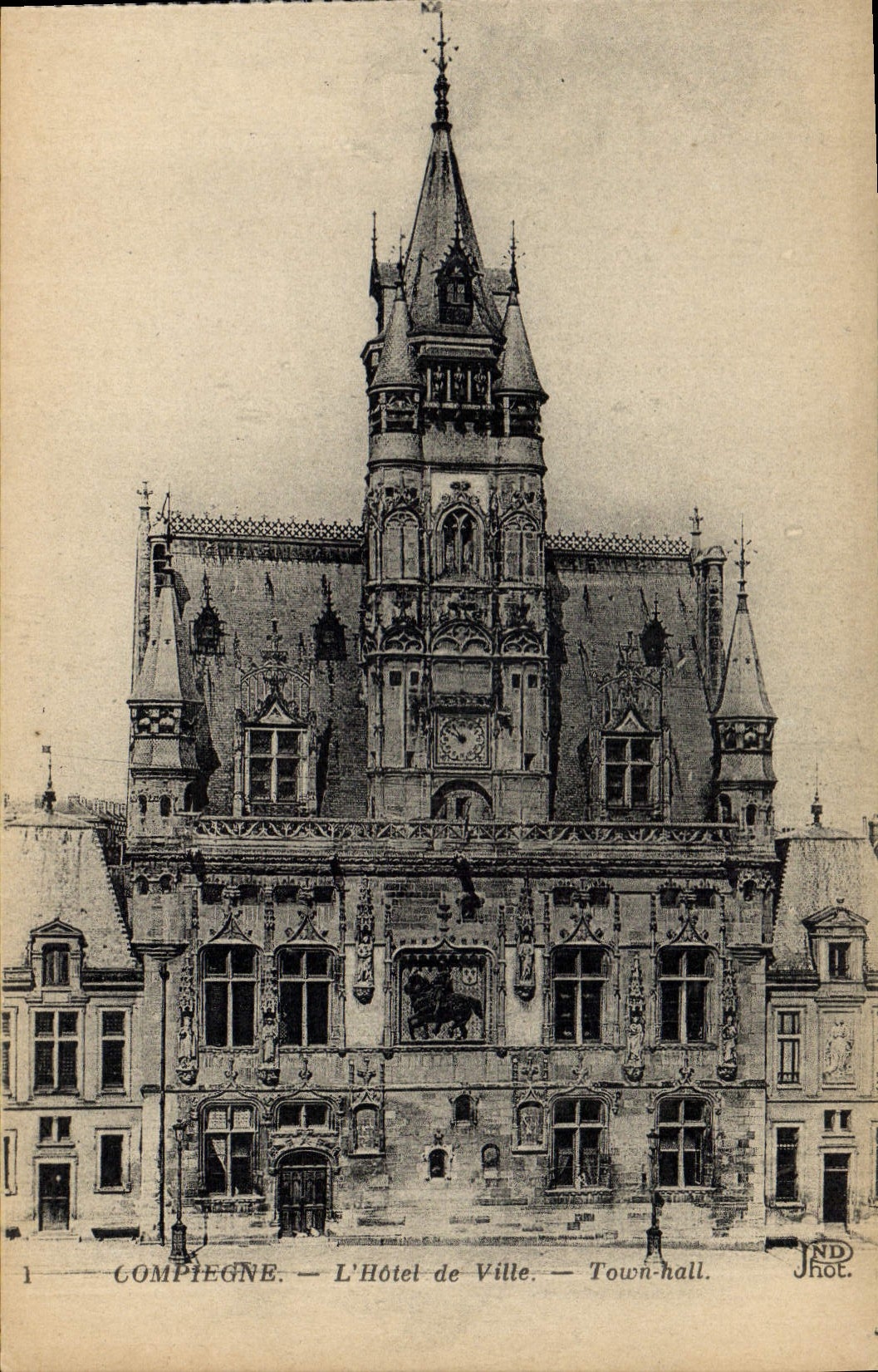 CPA Compiegne L'Hotel de Ville 