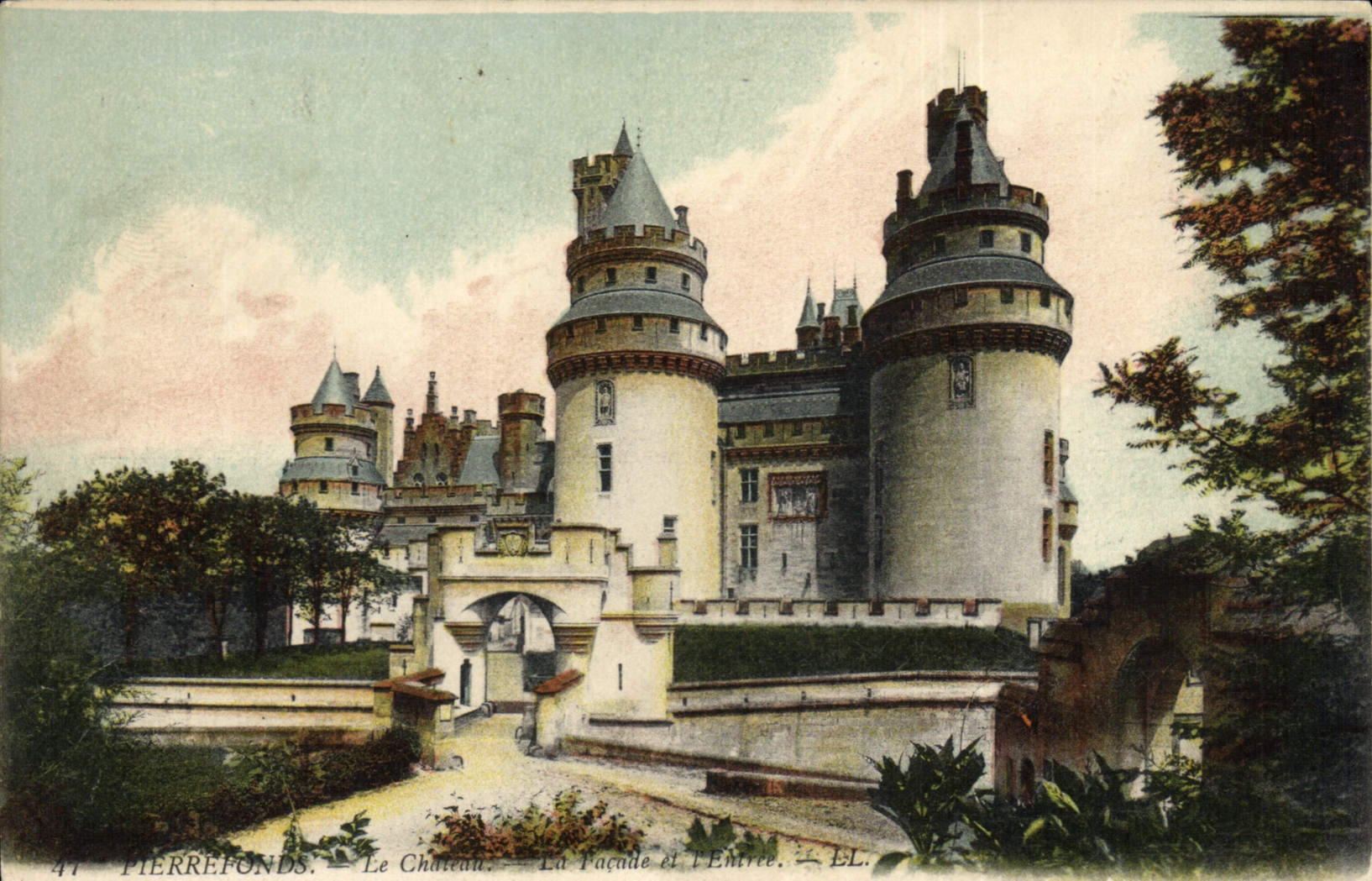 CPA Pierrefonds Le Chateau La Facade et l'entree