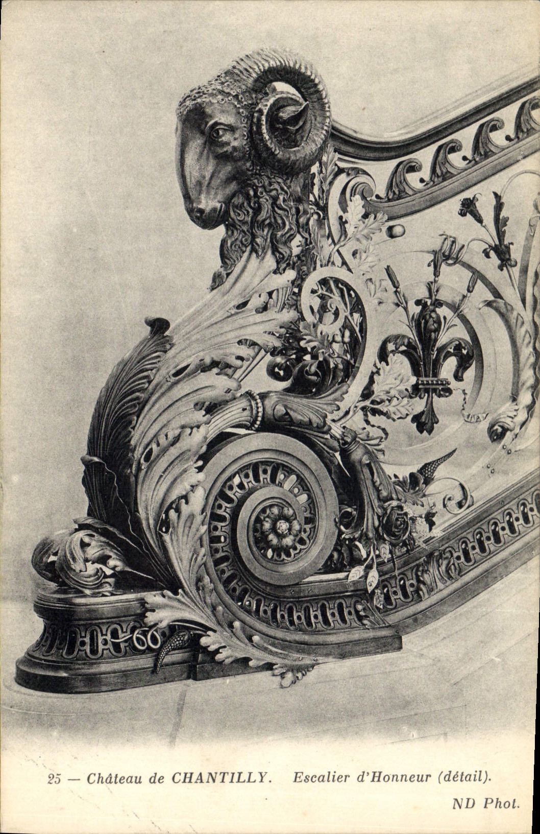 CPA Chateau de Chantilly Escalier d'Honor