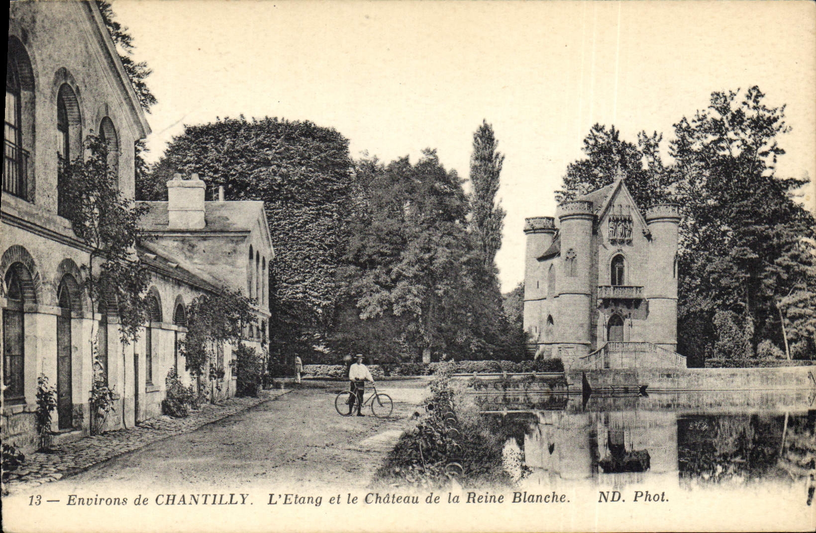 CPA Environs de Chantilly L'Etang e le Chateau de la Reine Blanche